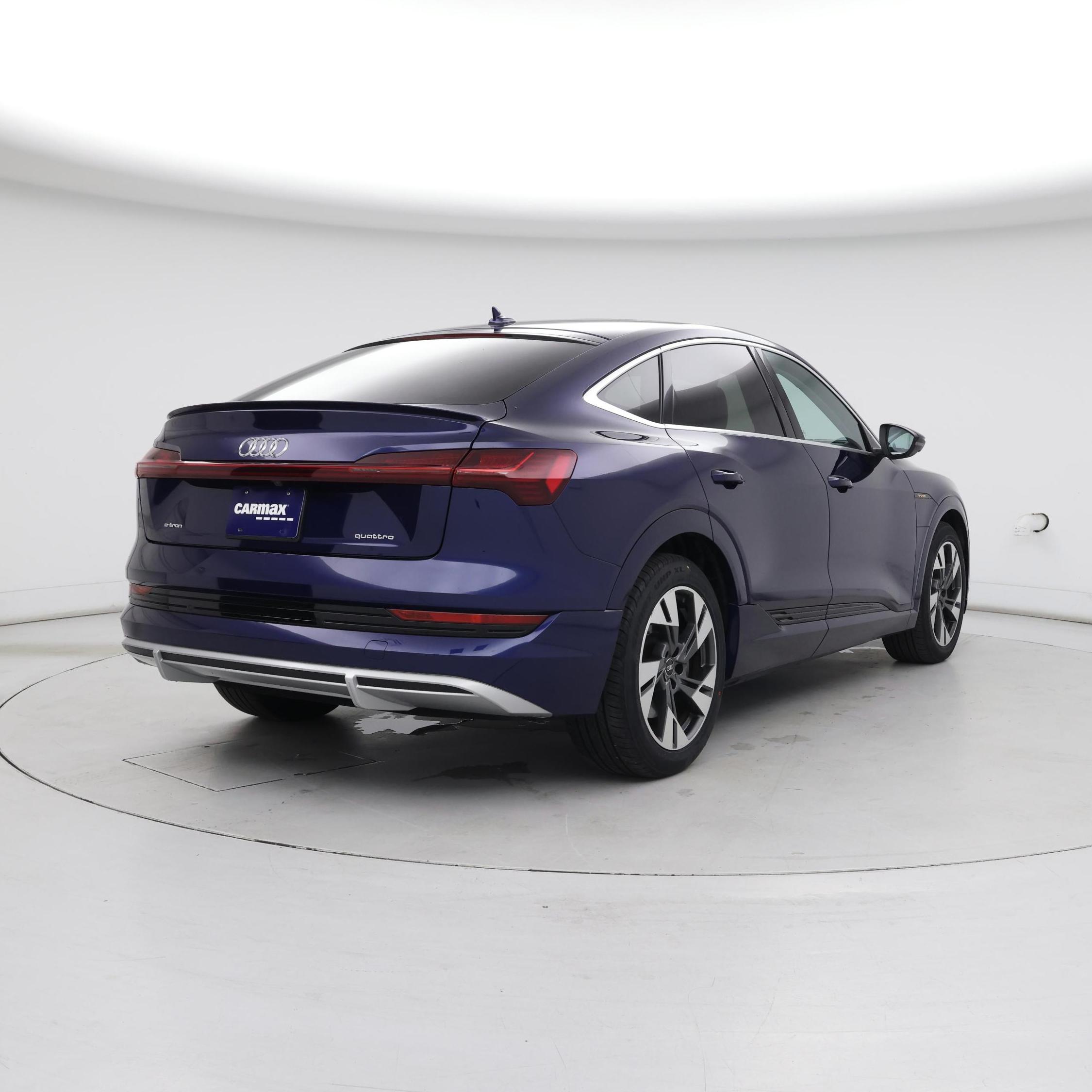 Thumbnail: 2022 Audi e-tron S - 8
