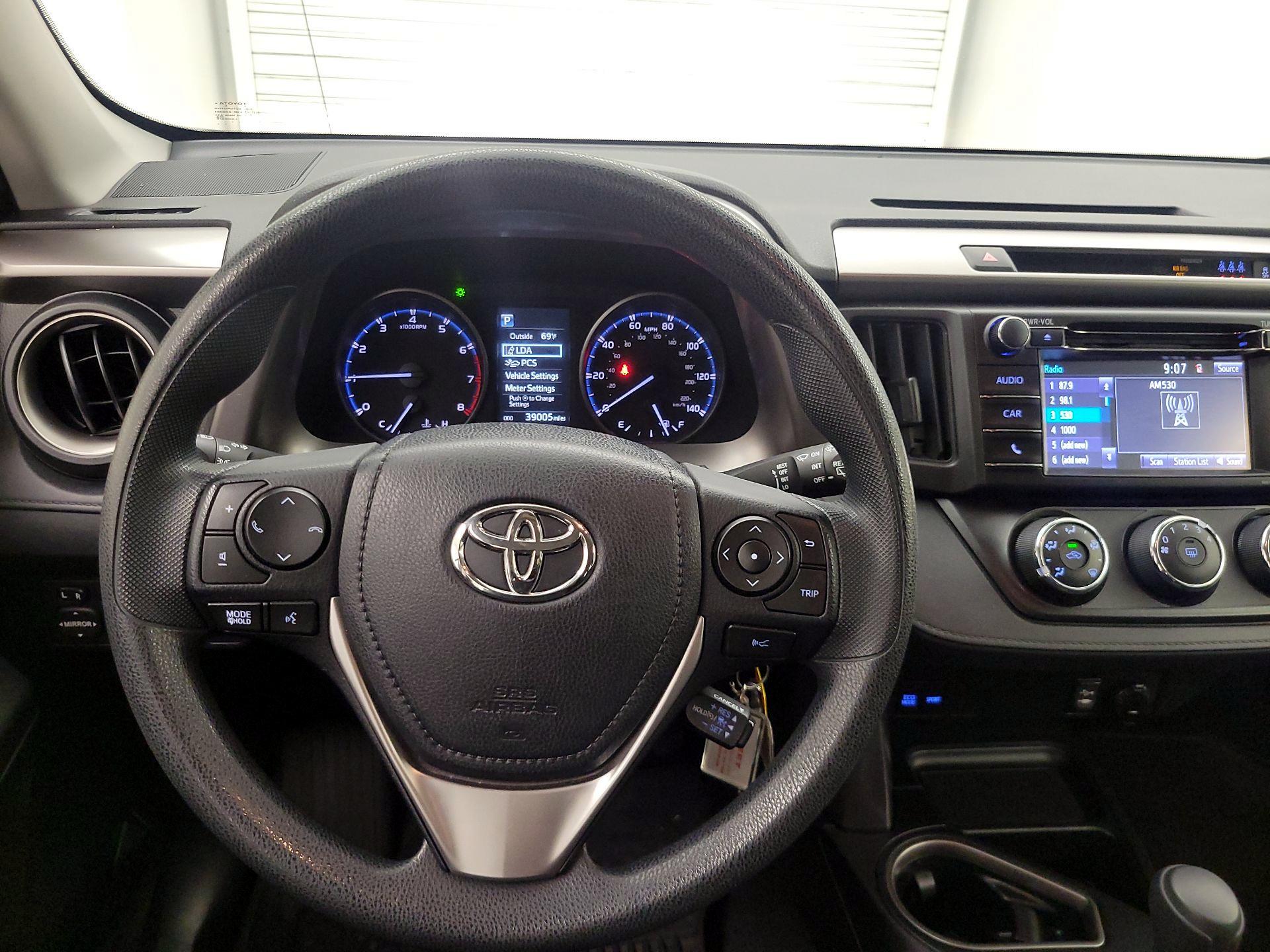 Thumbnail: 2018 Toyota RAV4 - 10