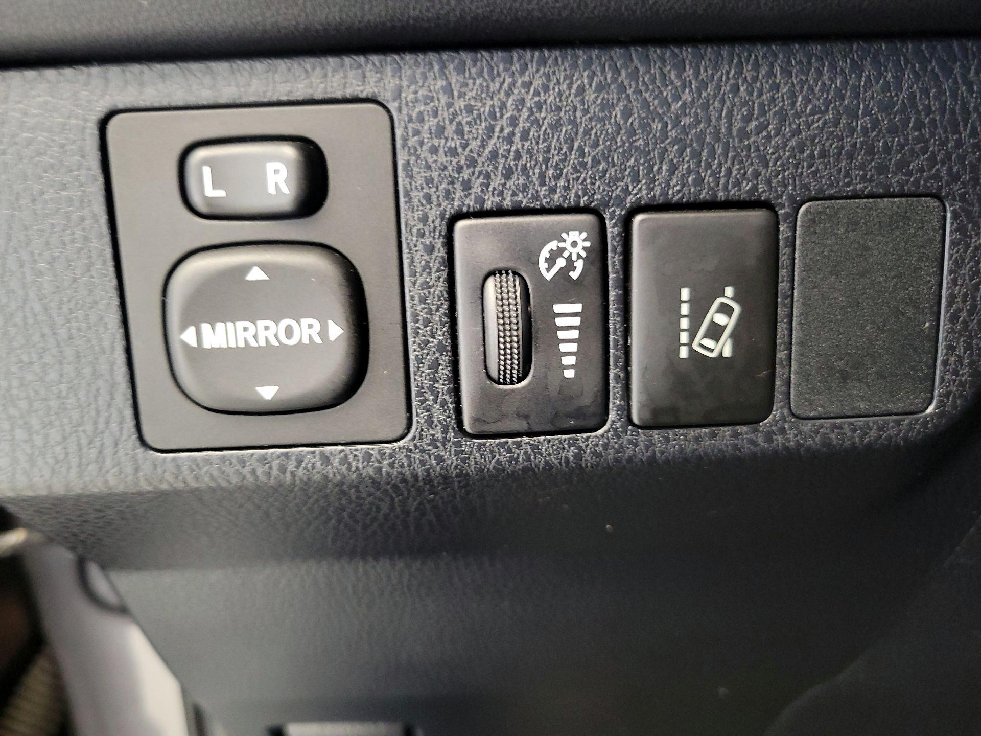 Thumbnail: 2018 Toyota RAV4 - 13