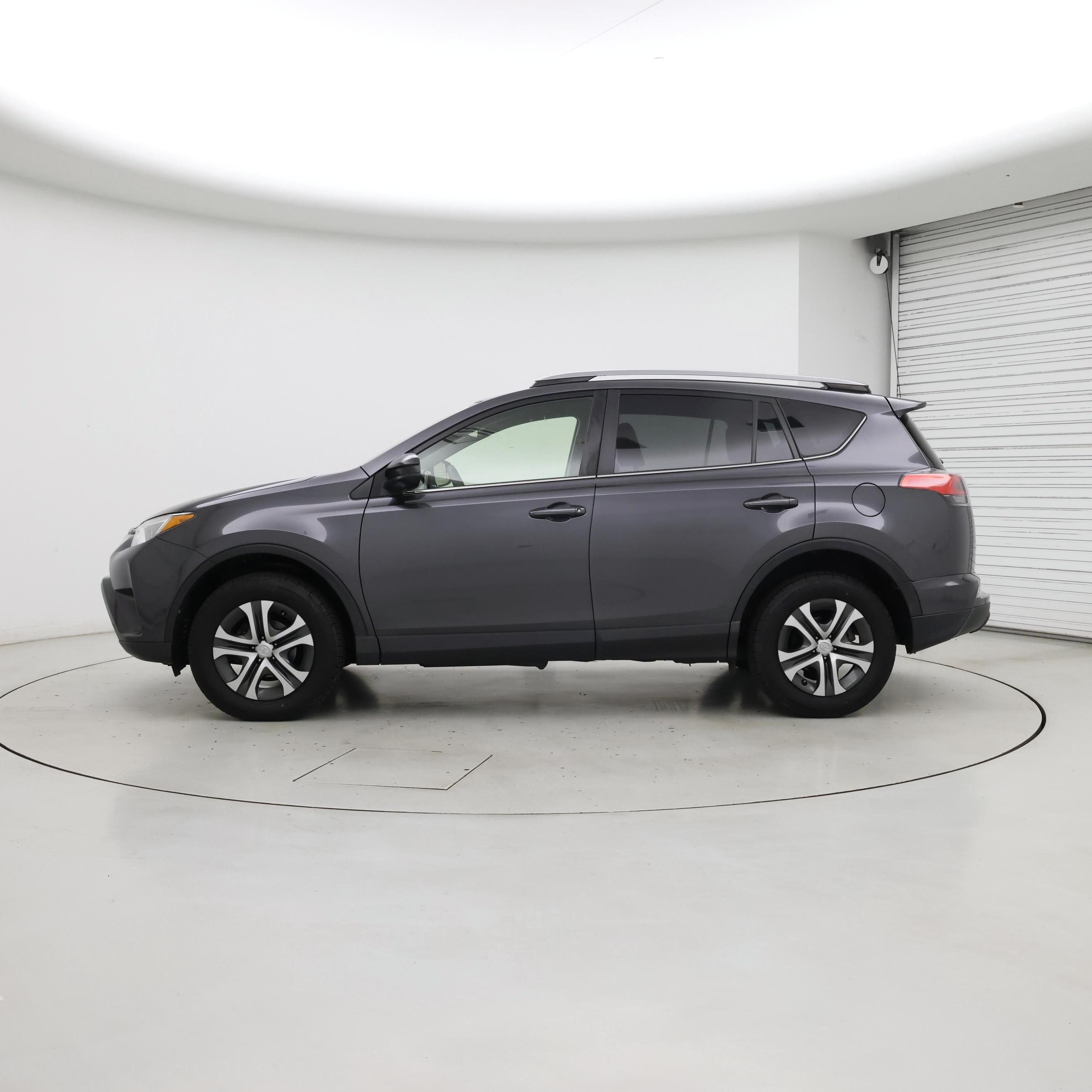 Thumbnail: 2018 Toyota RAV4 - 3