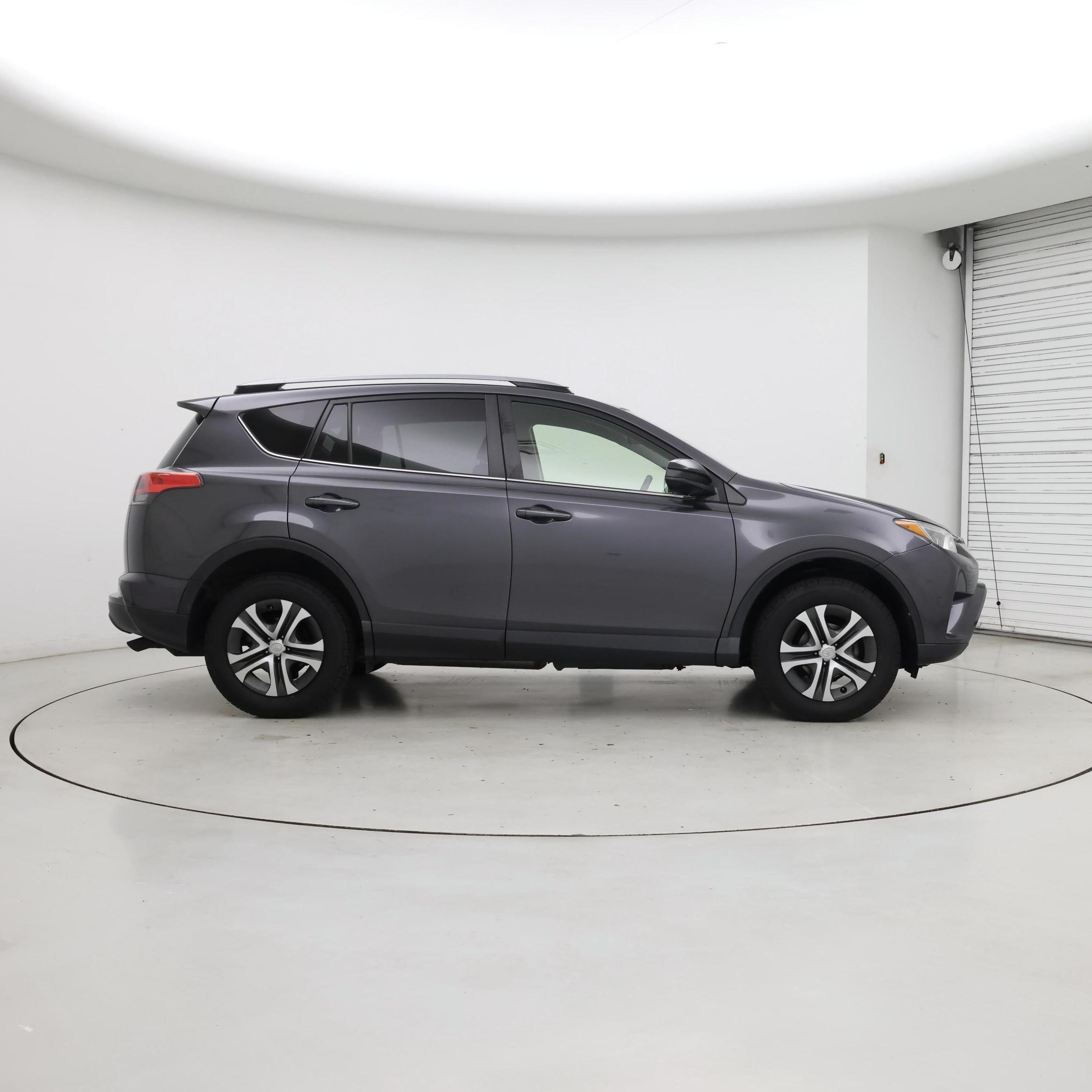 Thumbnail: 2018 Toyota RAV4 - 7