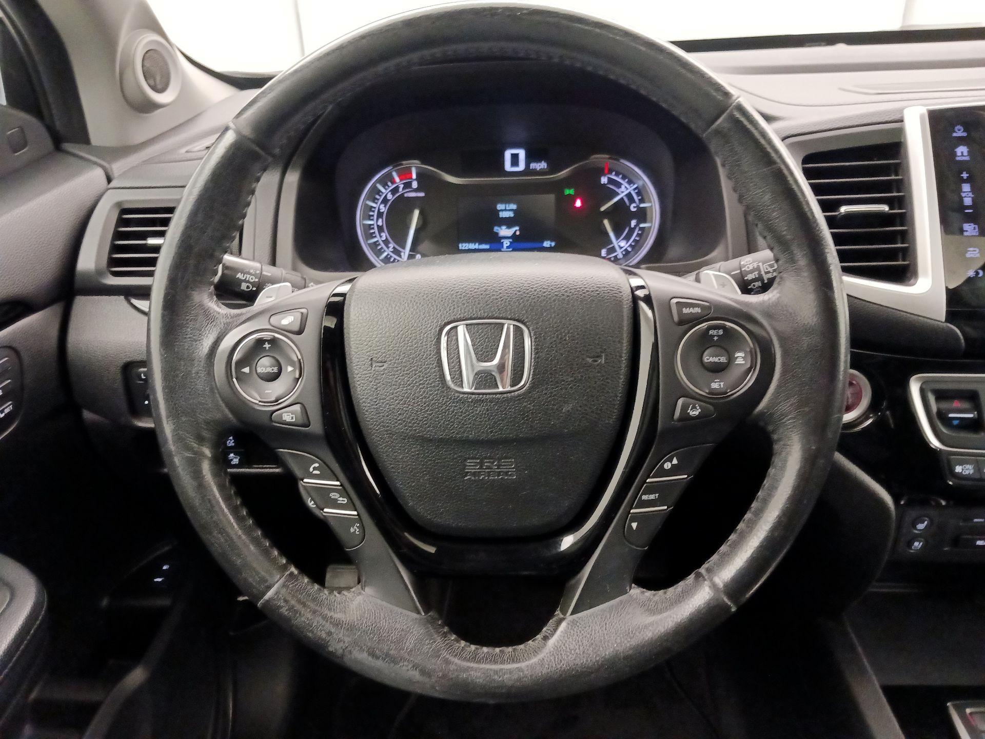 Thumbnail: 2017 Honda Pilot - 10