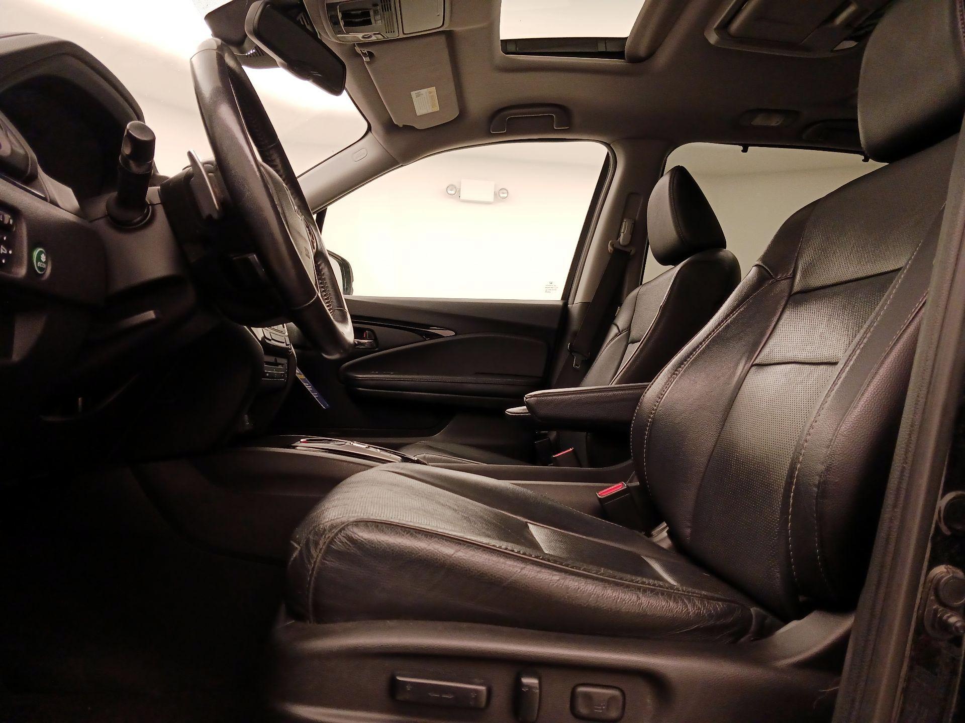 Thumbnail: 2017 Honda Pilot - 11