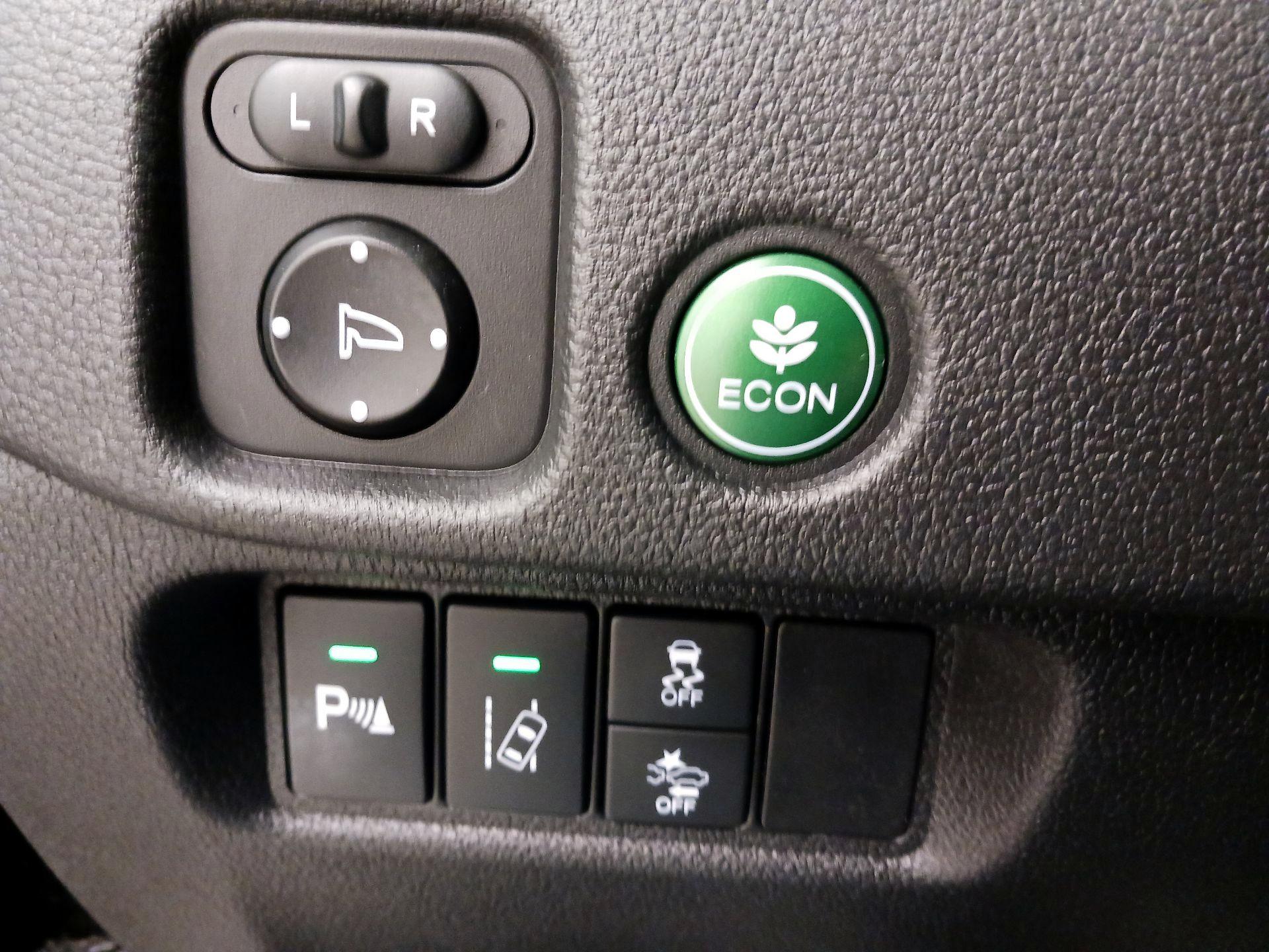 Thumbnail: 2017 Honda Pilot - 13