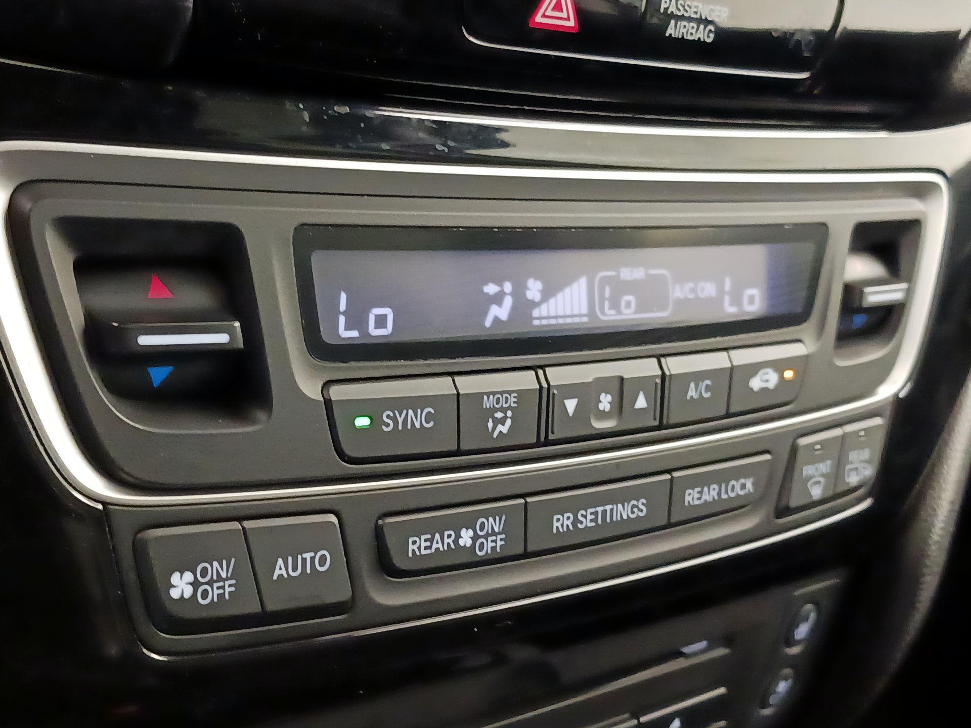 Thumbnail: 2017 Honda Pilot - 16