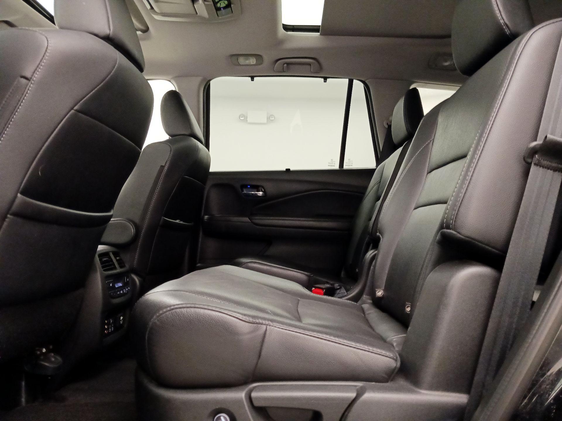 Thumbnail: 2017 Honda Pilot - 20