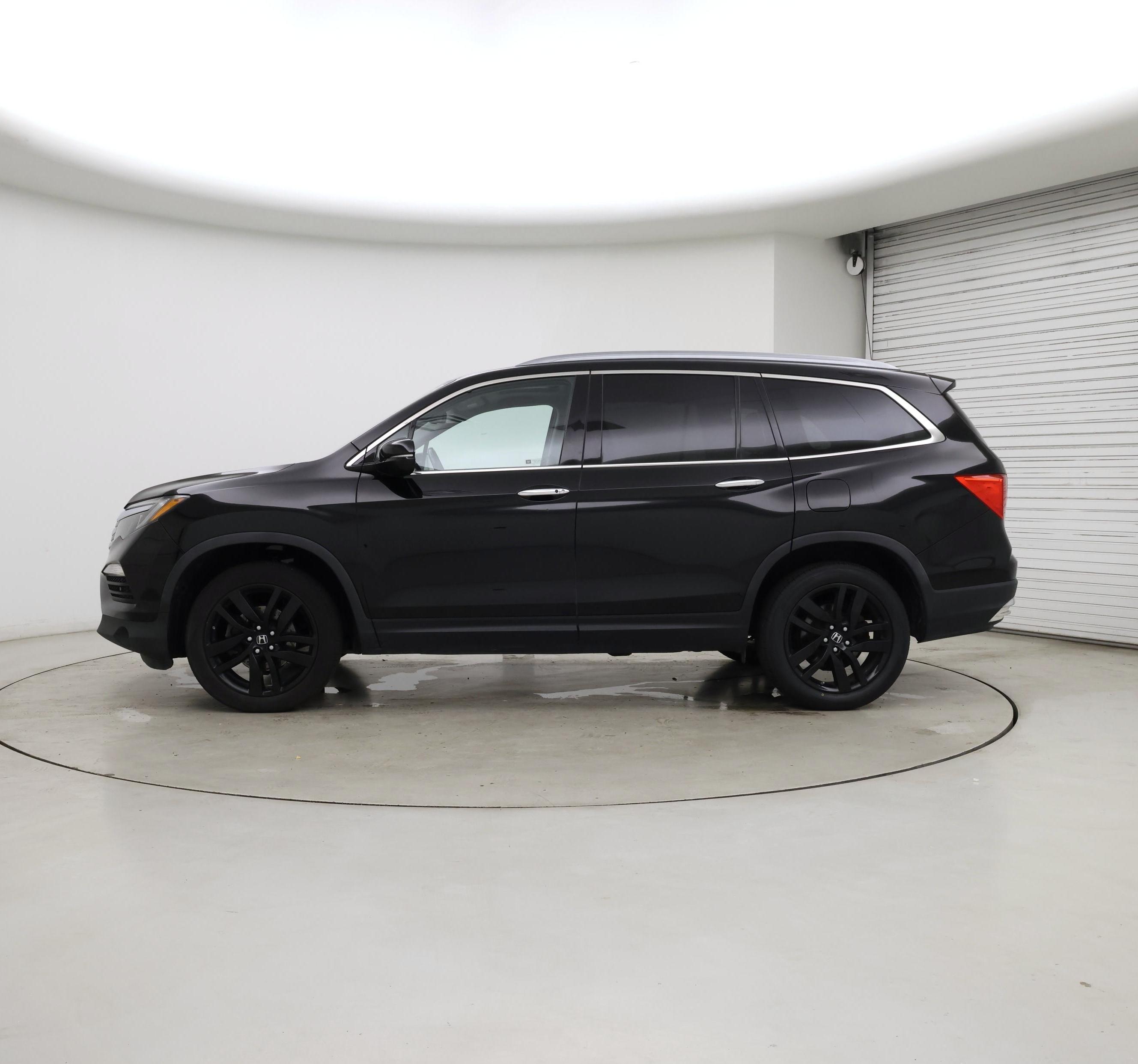 Thumbnail: 2017 Honda Pilot - 3