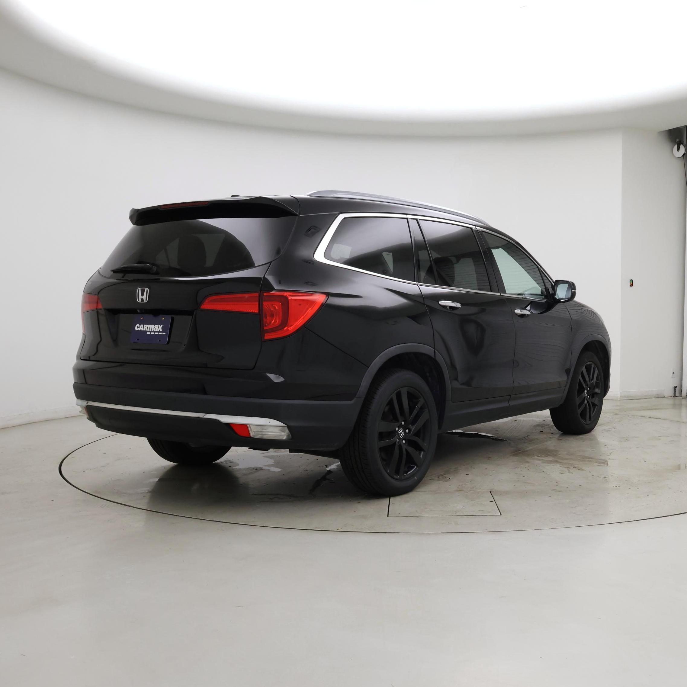 Thumbnail: 2017 Honda Pilot - 8