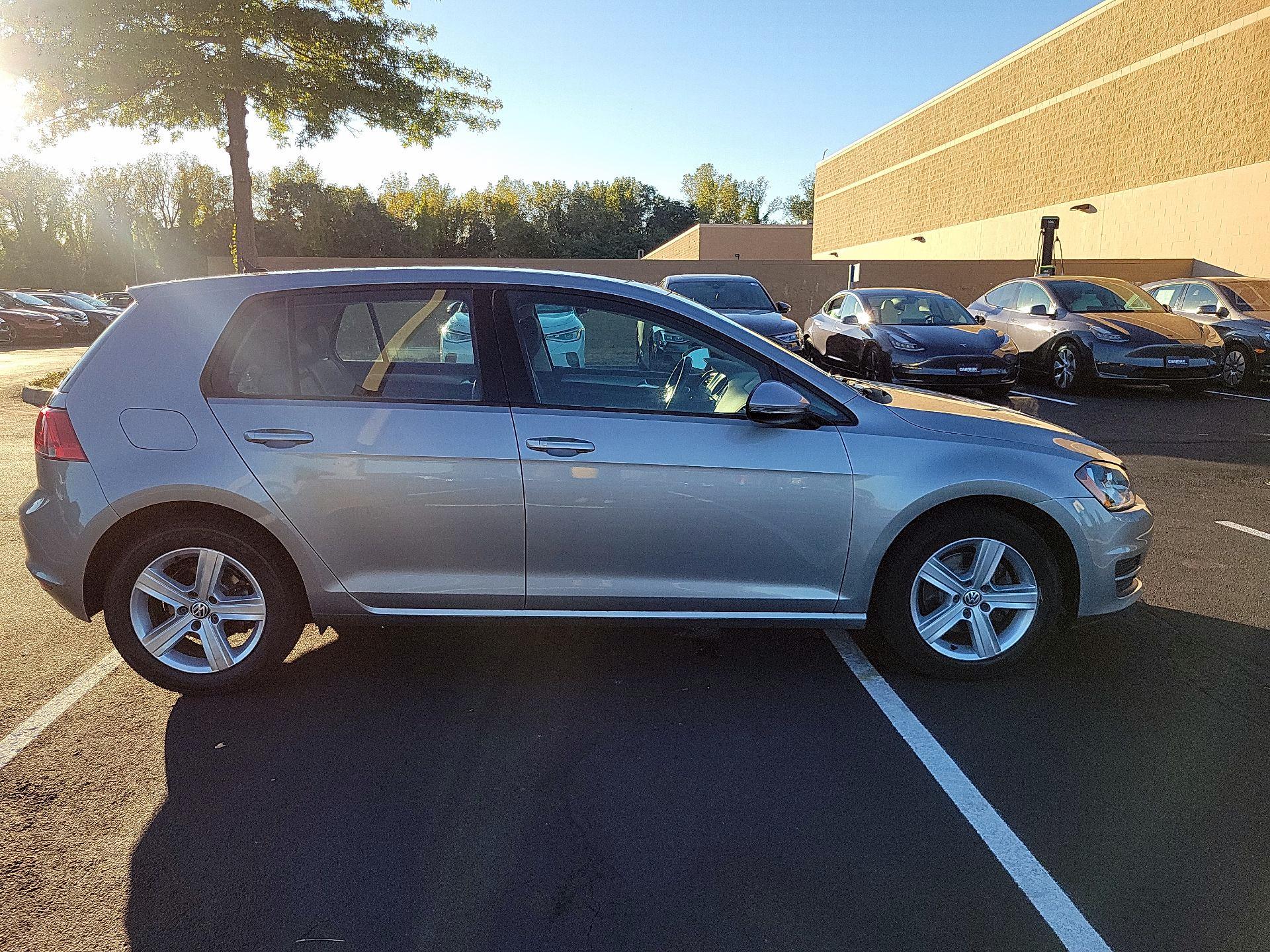 Thumbnail: 2017 Volkswagen Golf - 4