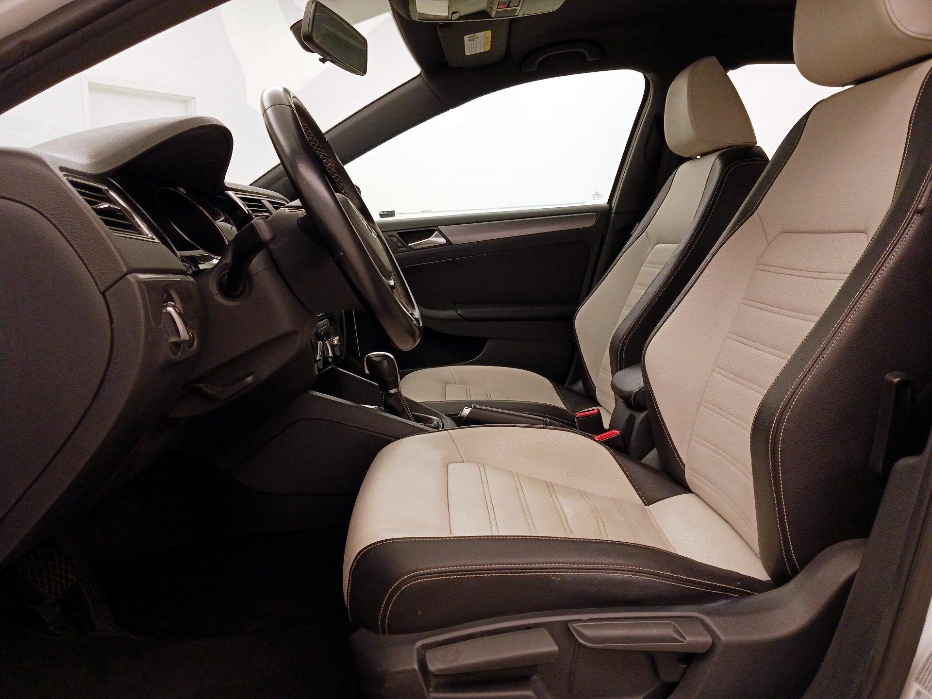 Thumbnail: 2016 Volkswagen Jetta - 11