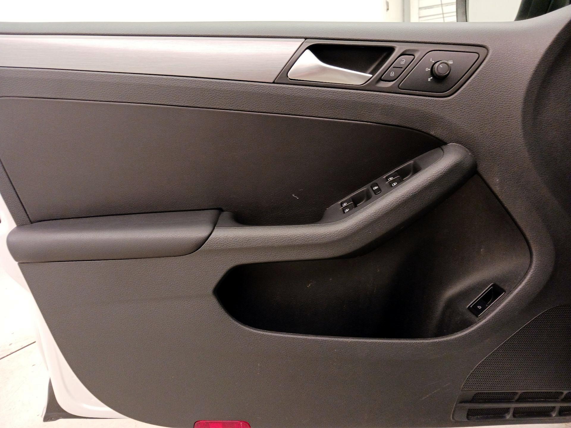 Thumbnail: 2016 Volkswagen Jetta - 12