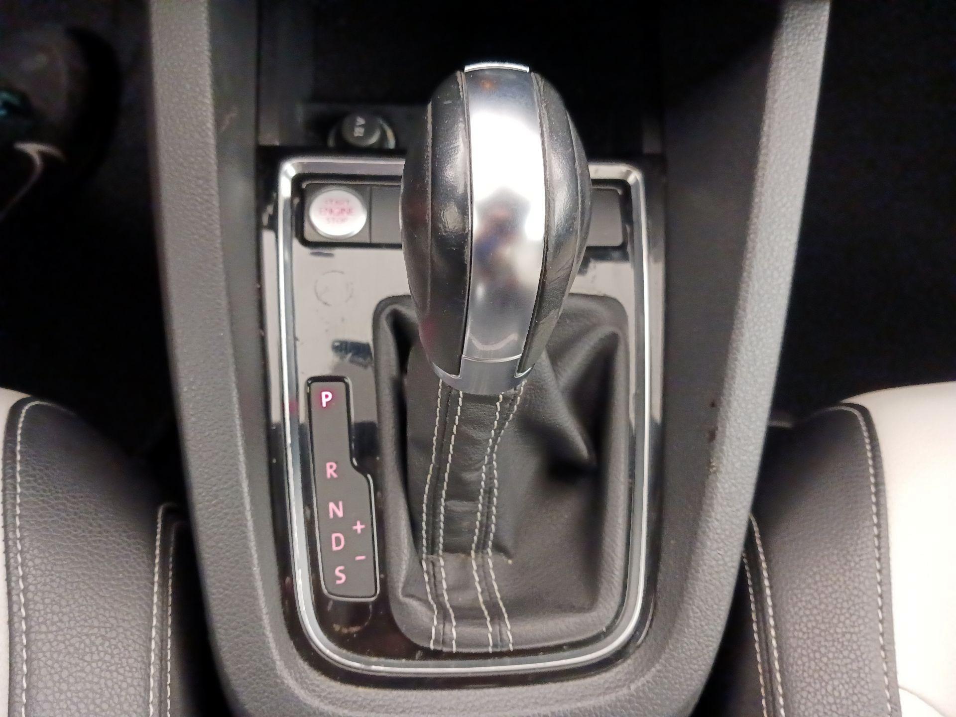 Thumbnail: 2016 Volkswagen Jetta - 18