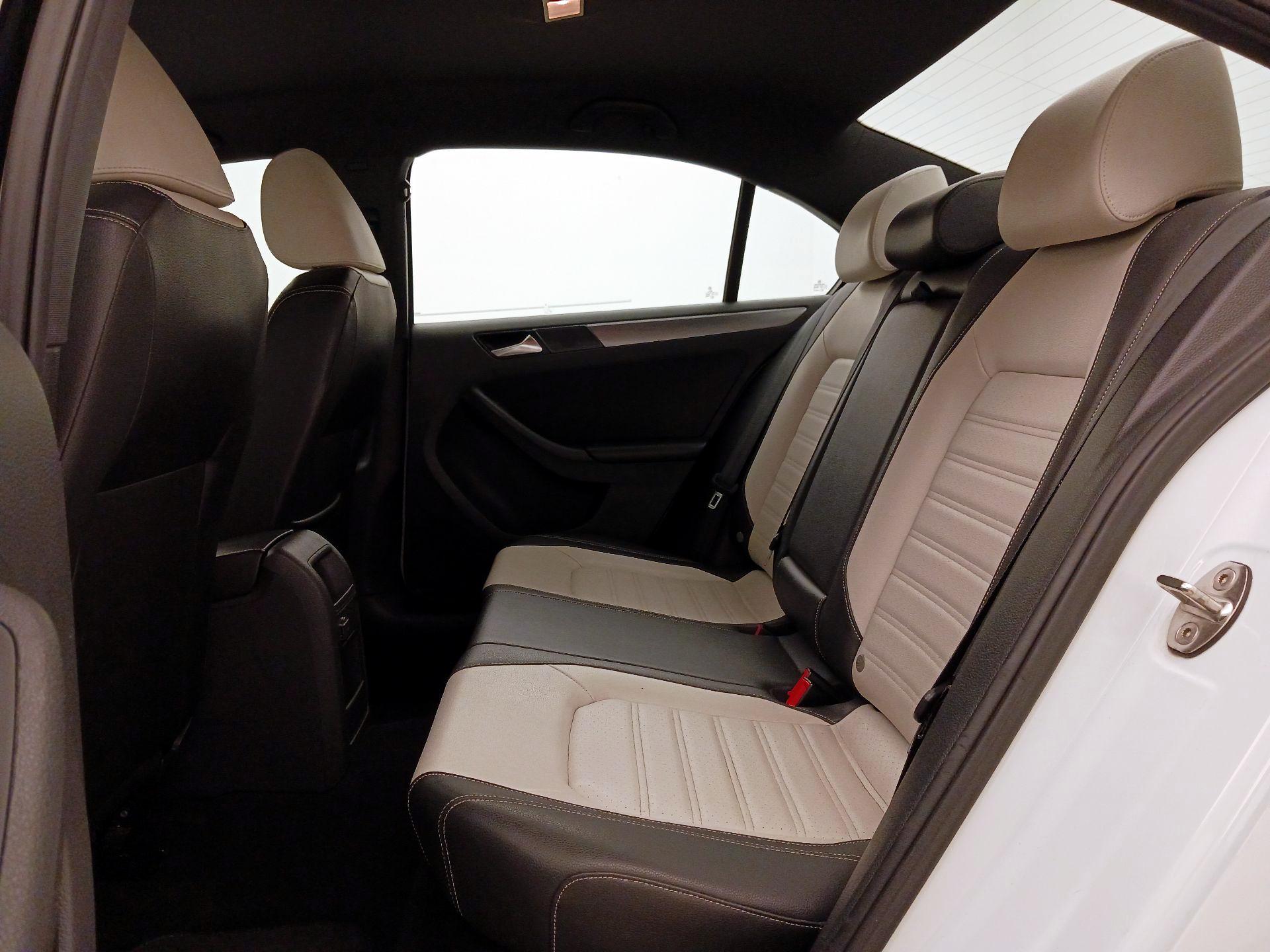 Thumbnail: 2016 Volkswagen Jetta - 20