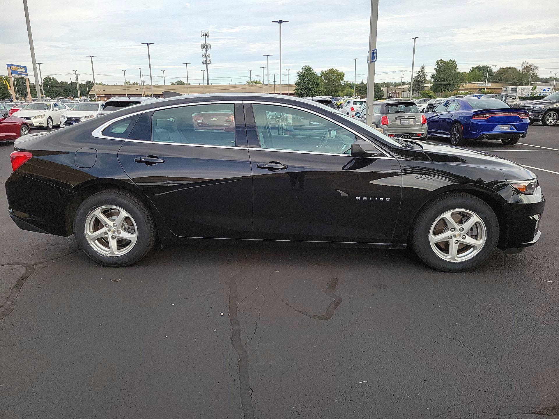 Thumbnail: 2018 Chevrolet Malibu - 4