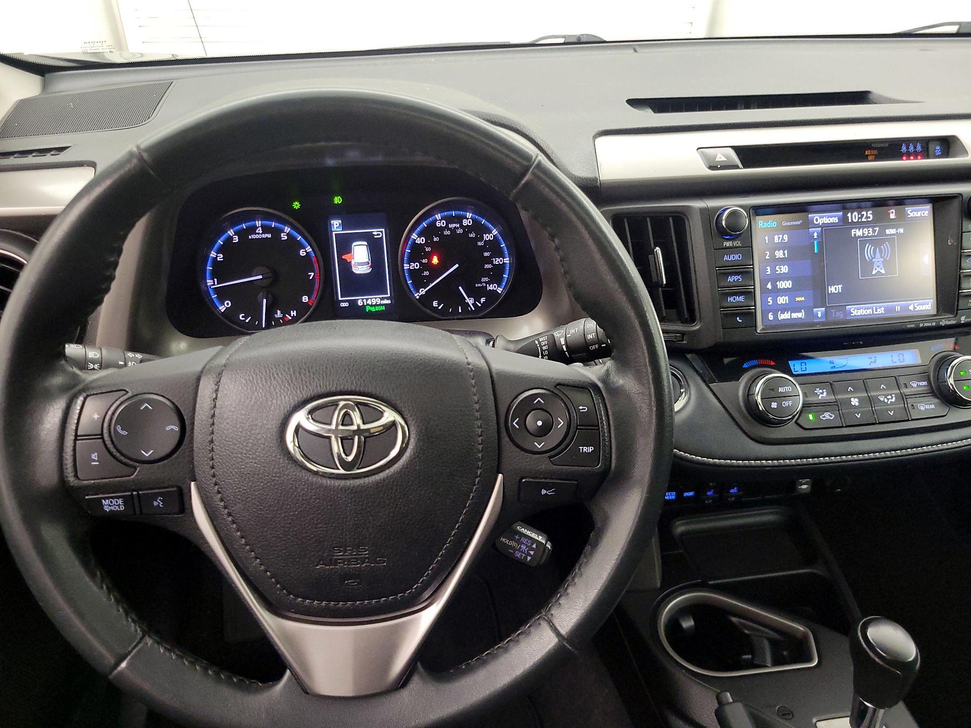 Thumbnail: 2018 Toyota RAV4 - 10