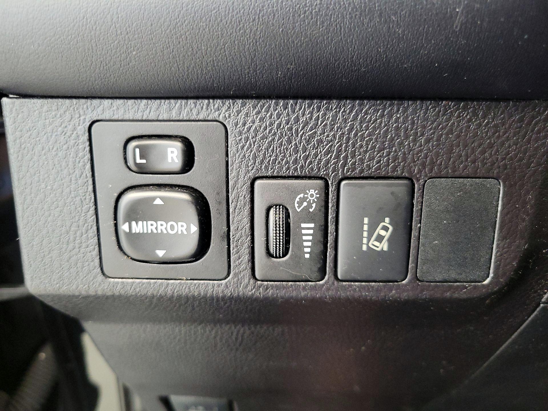 Thumbnail: 2018 Toyota RAV4 - 13