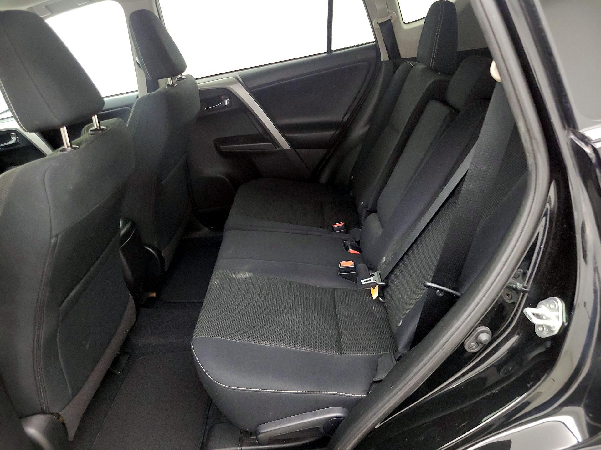 Thumbnail: 2018 Toyota RAV4 - 20