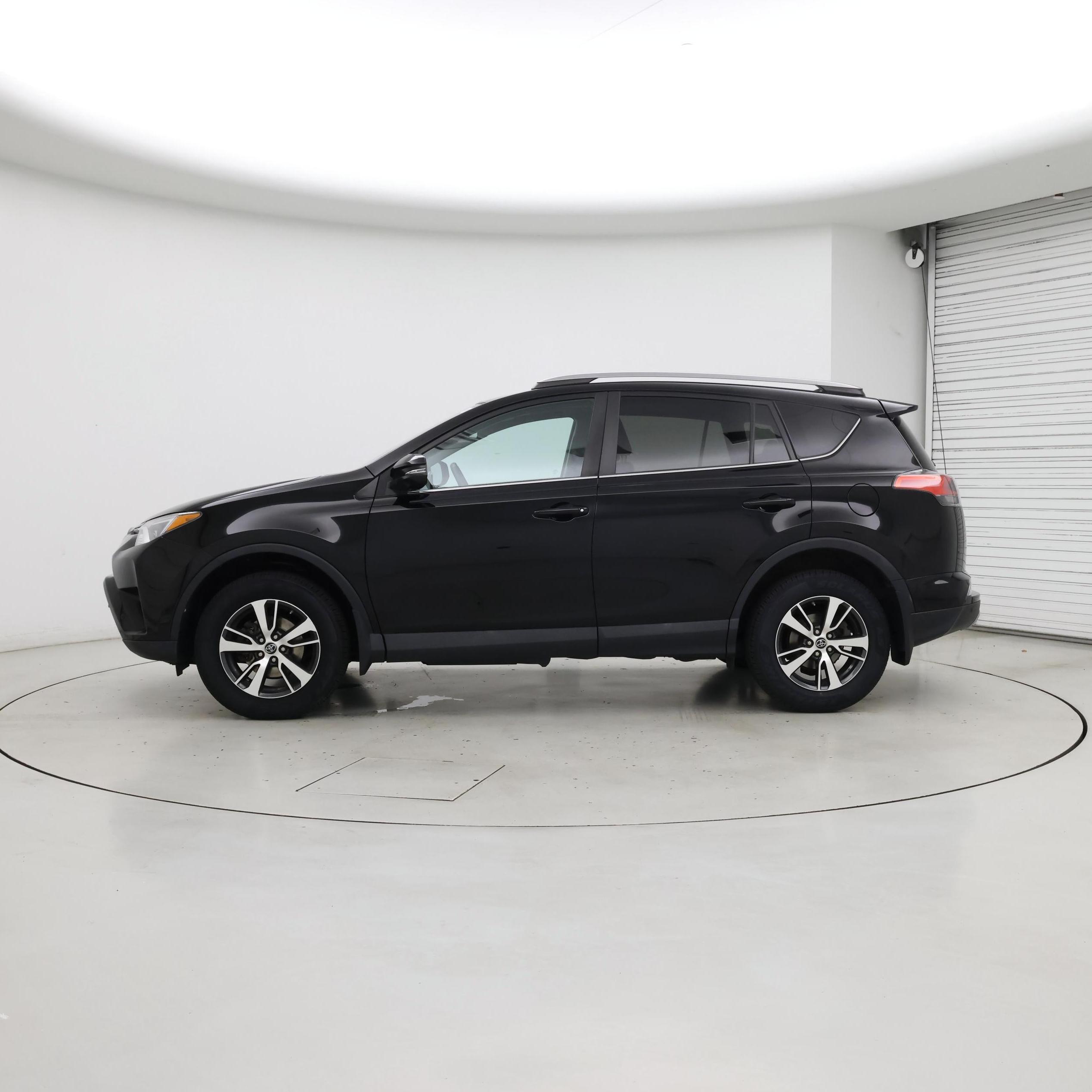 Thumbnail: 2018 Toyota RAV4 - 3