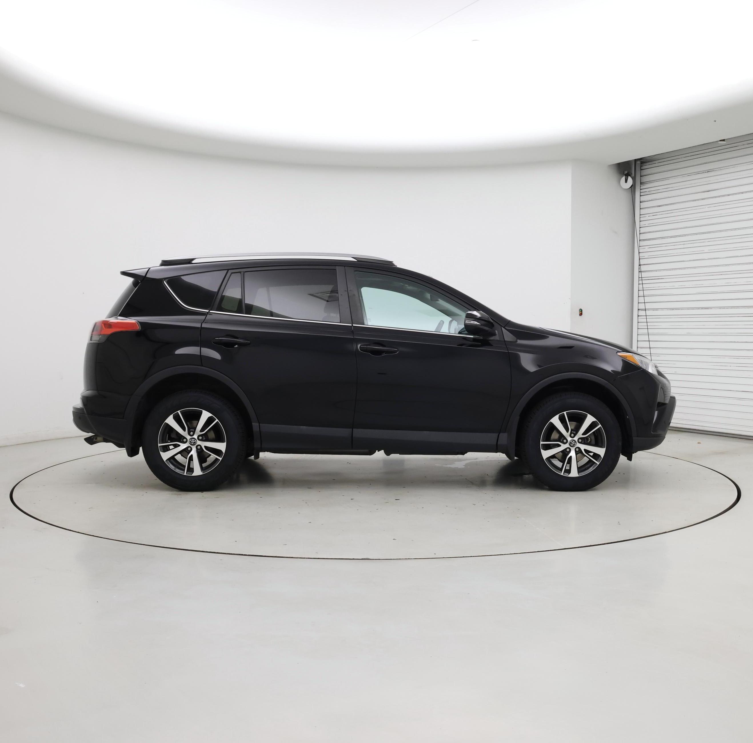 Thumbnail: 2018 Toyota RAV4 - 7