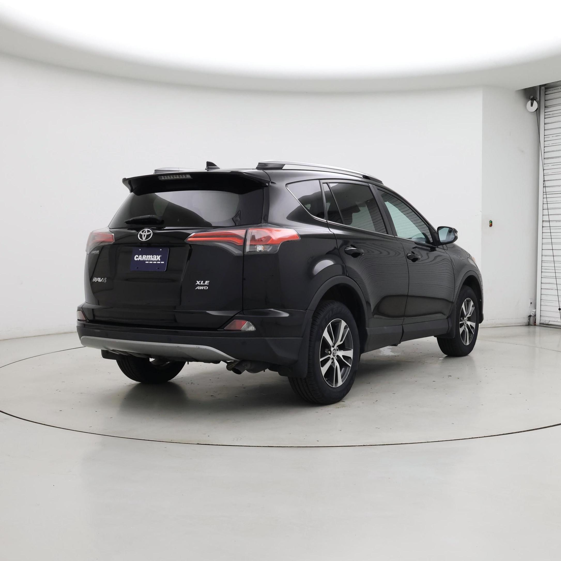 Thumbnail: 2018 Toyota RAV4 - 8