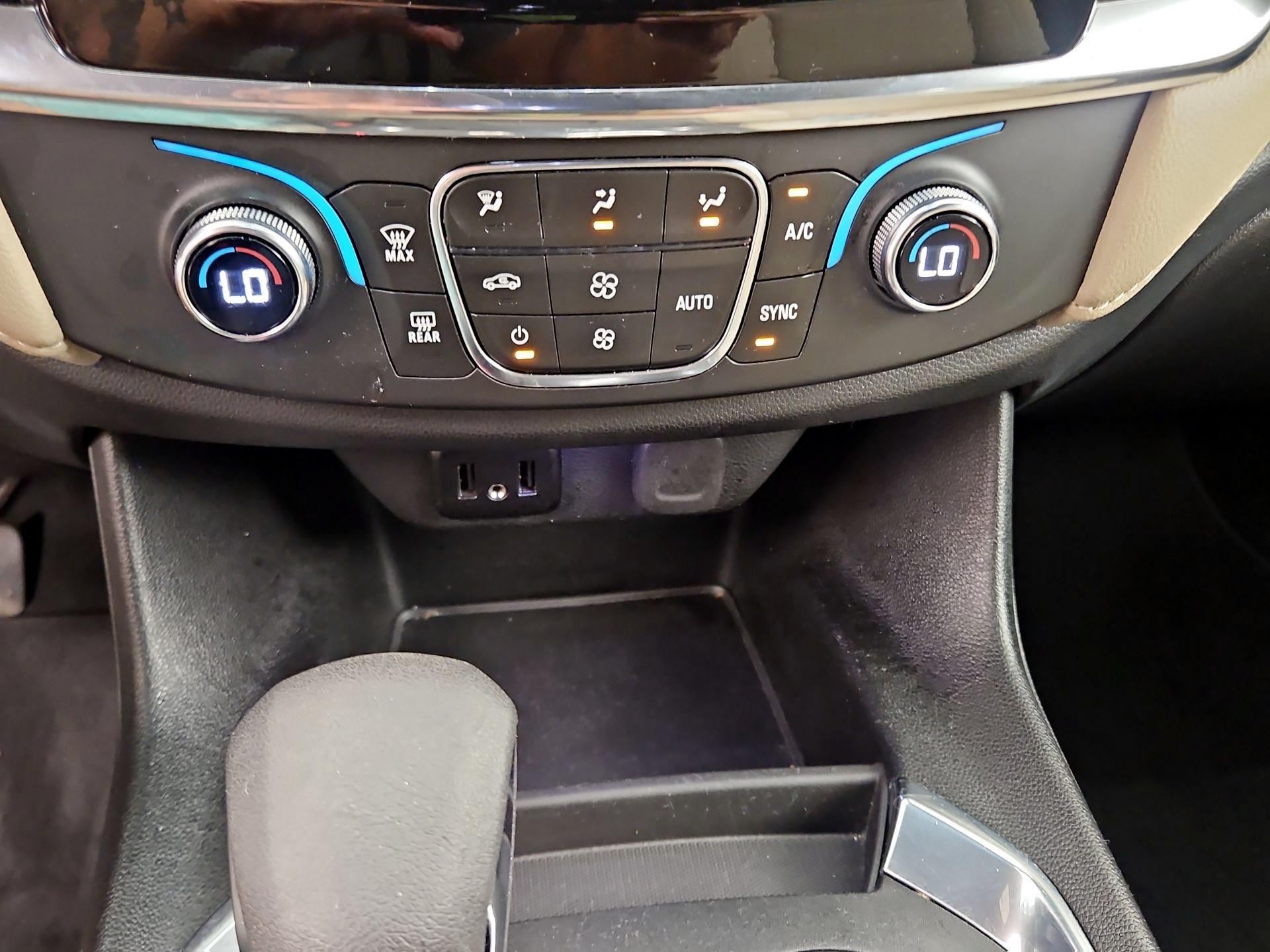 Thumbnail: 2023 Chevrolet Traverse - 16