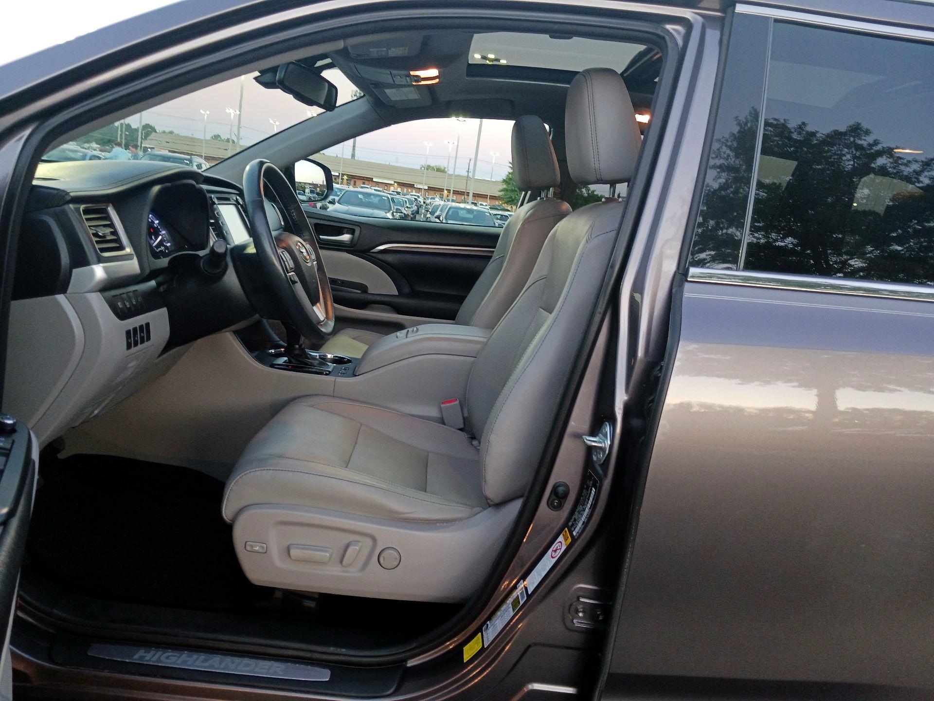 Thumbnail: 2016 Toyota Highlander - 9