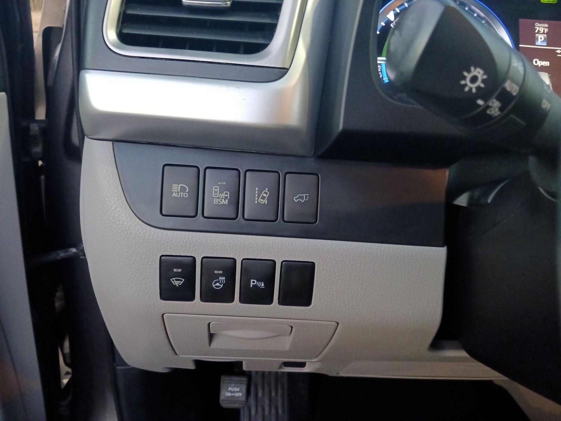 Thumbnail: 2016 Toyota Highlander - 11