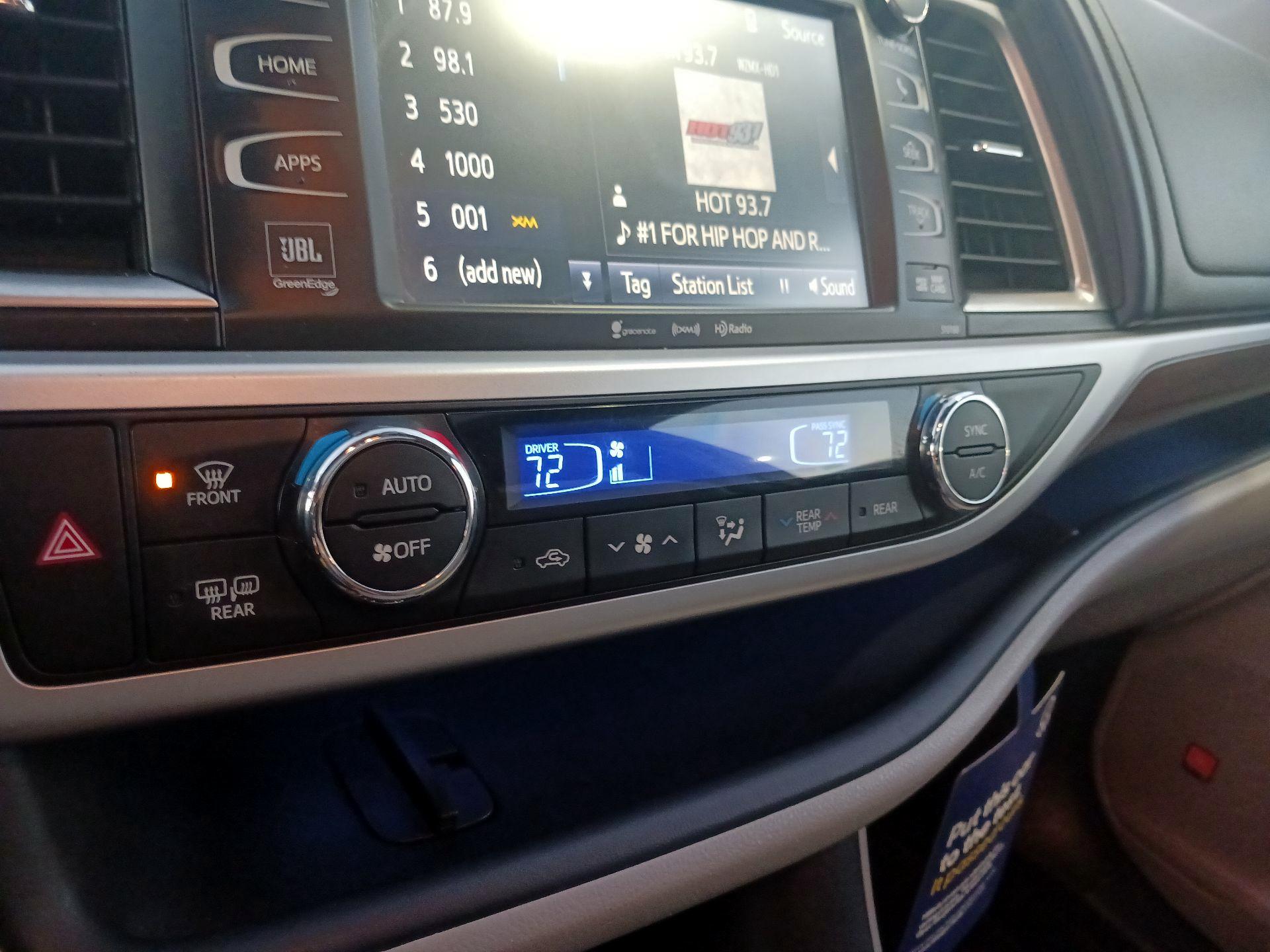 Thumbnail: 2016 Toyota Highlander - 15