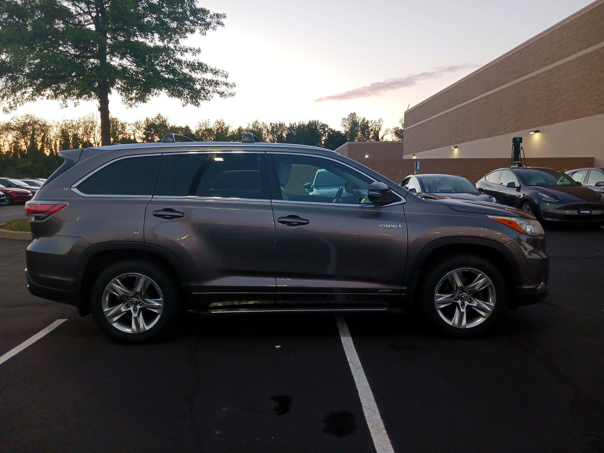 Thumbnail: 2016 Toyota Highlander - 4
