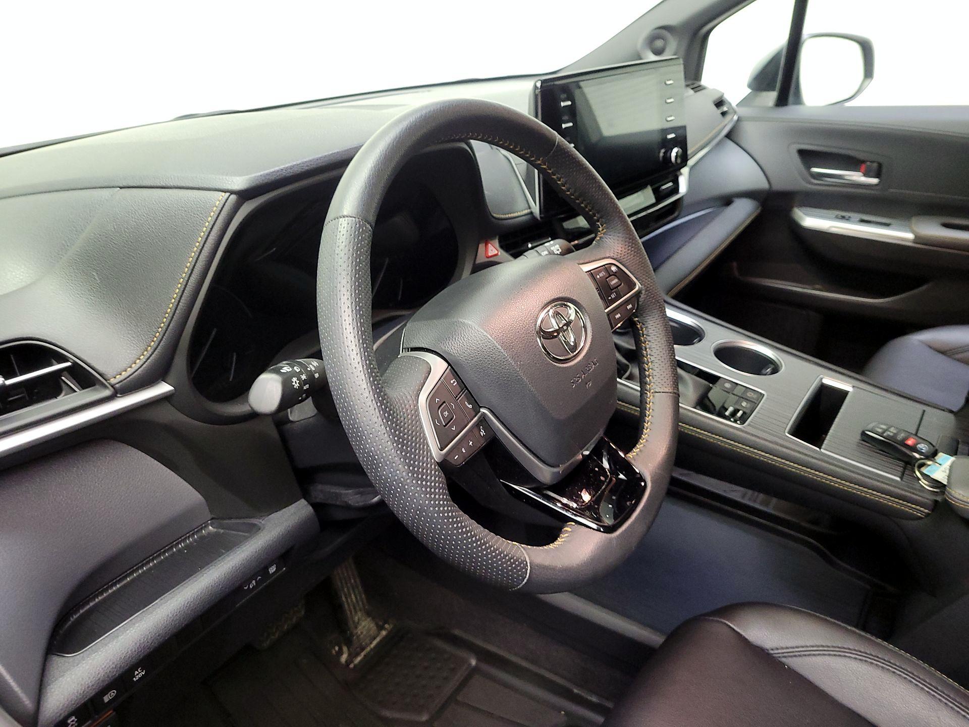 Thumbnail: 2023 Toyota Sienna - 9