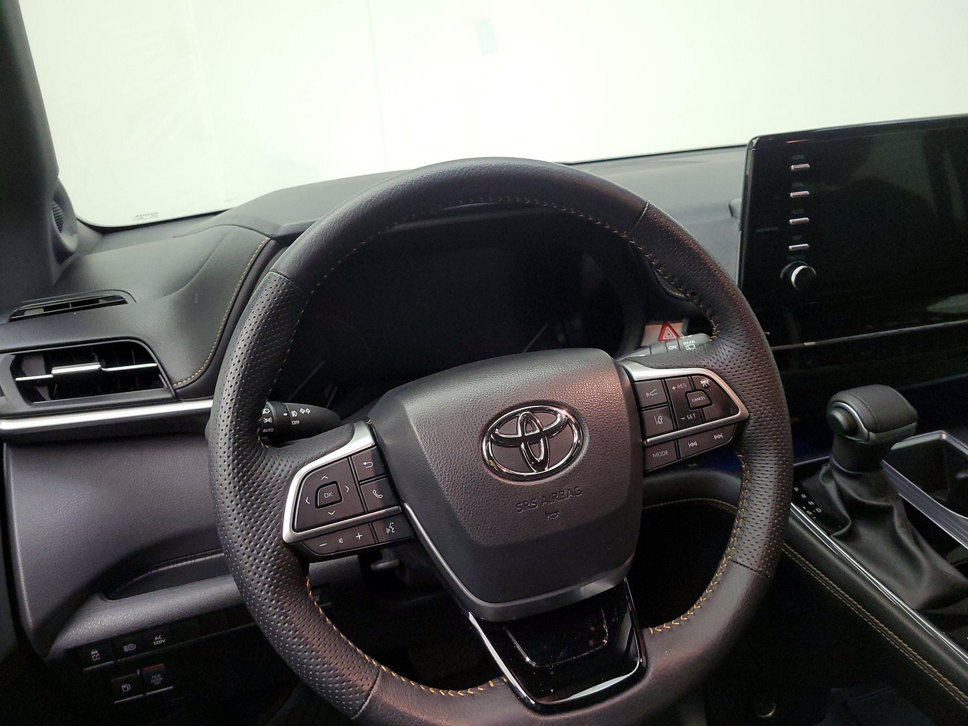 Thumbnail: 2023 Toyota Sienna - 10