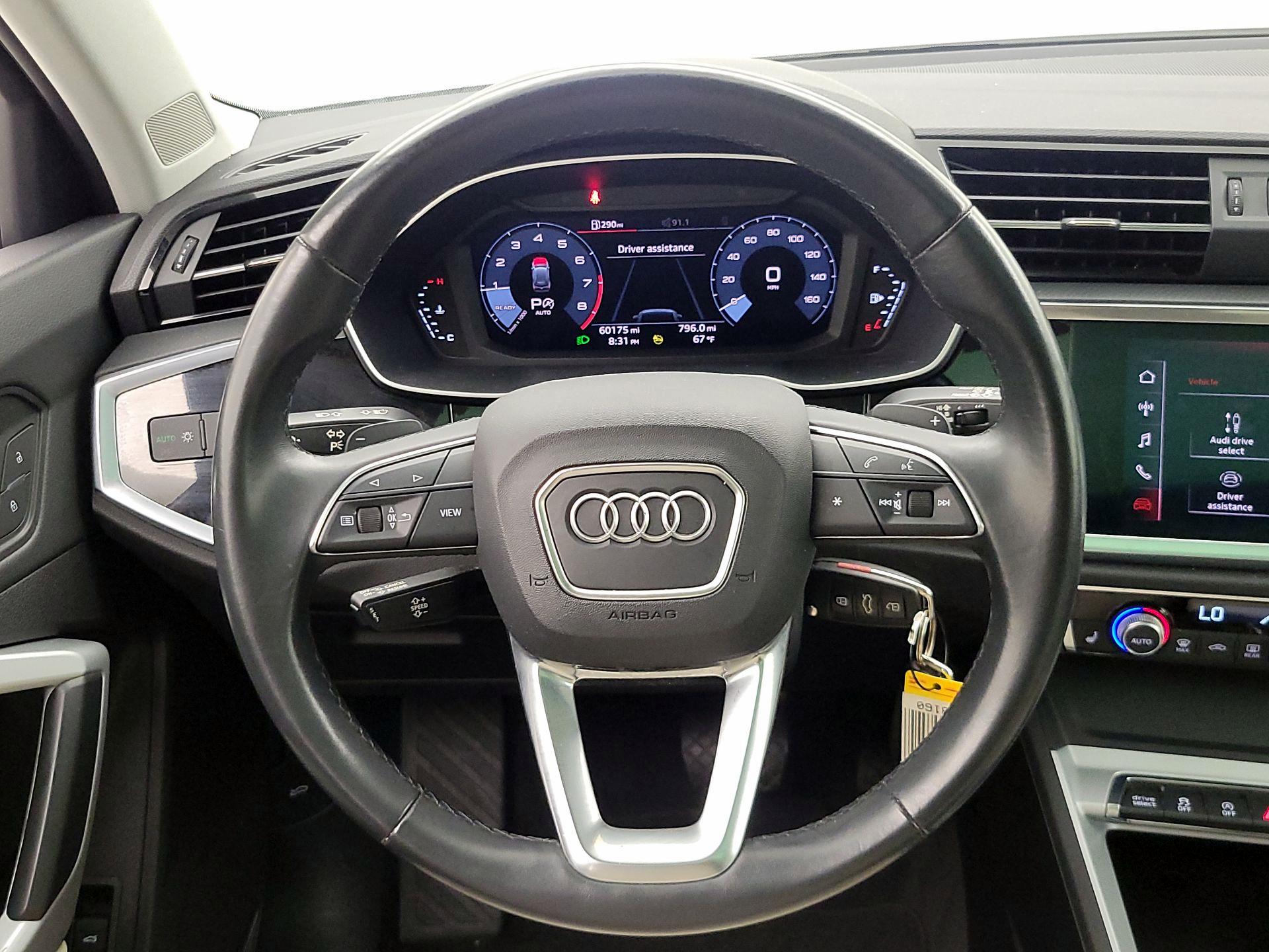 Thumbnail: 2021 Audi Q3 - 10