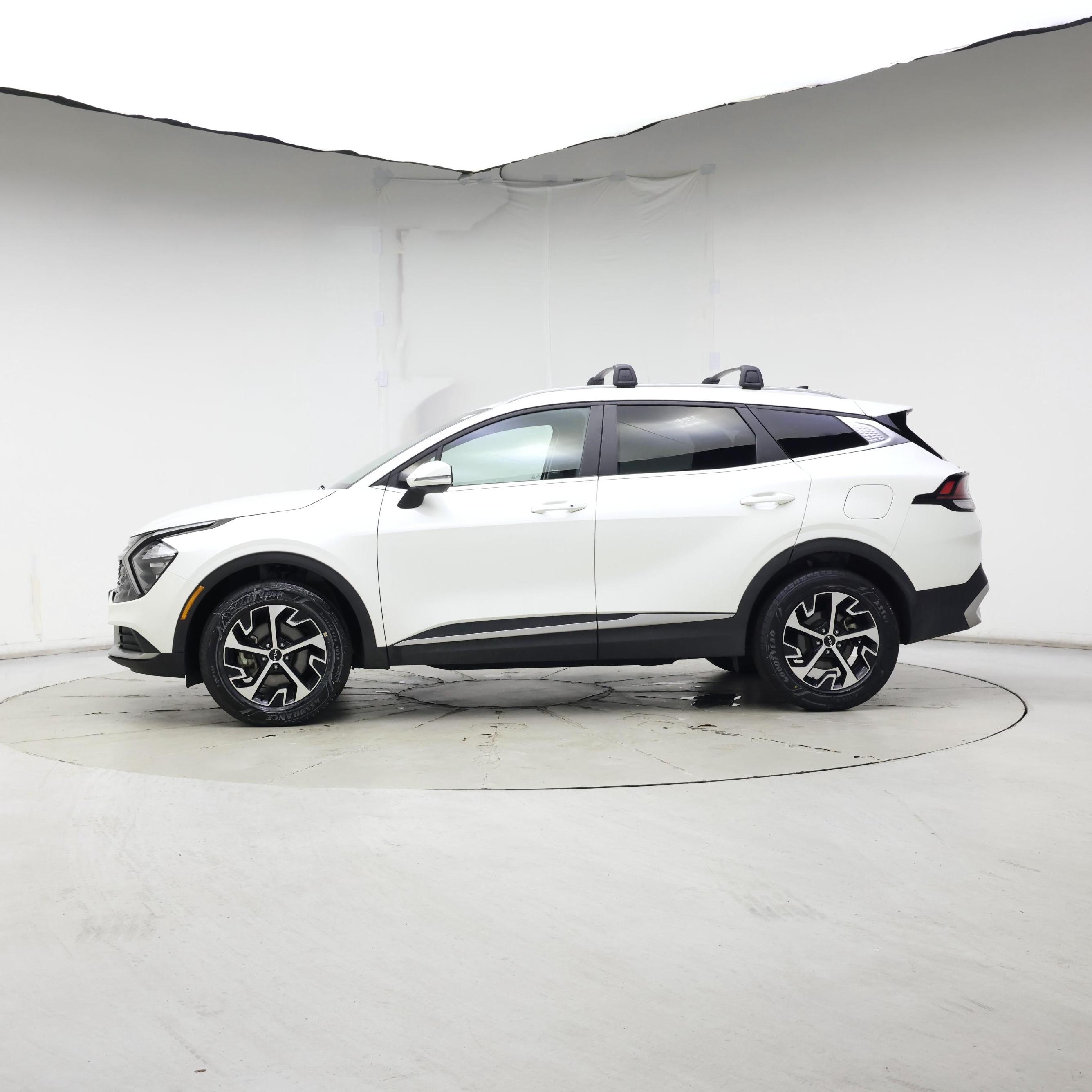 Thumbnail: 2023 Kia Sportage - 3