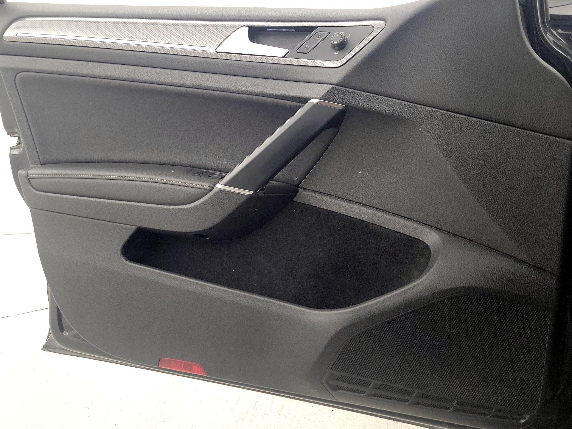 Thumbnail: 2018 Volkswagen Golf - 12