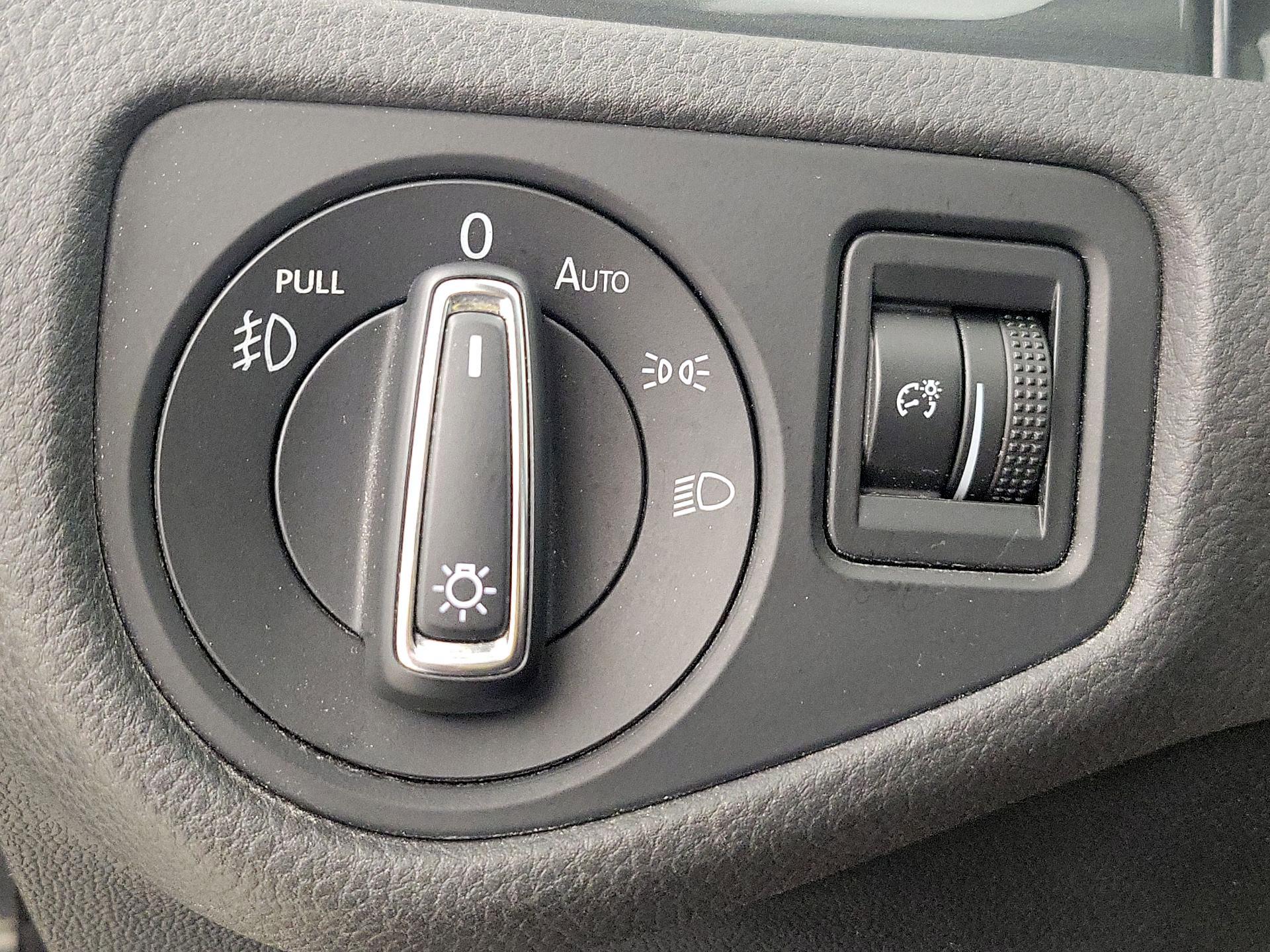 Thumbnail: 2018 Volkswagen Golf - 13