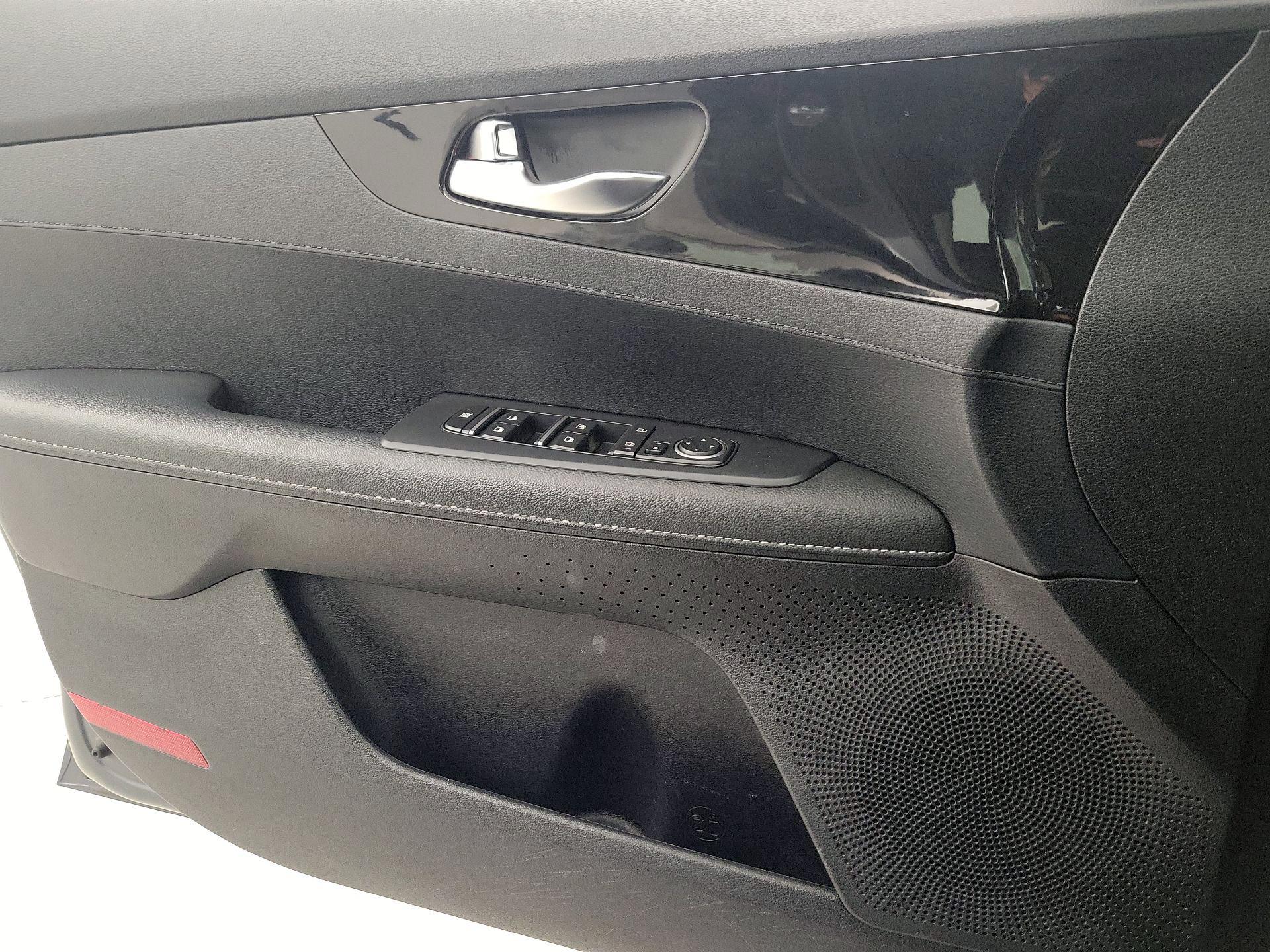 Thumbnail: 2019 Kia Forte - 12