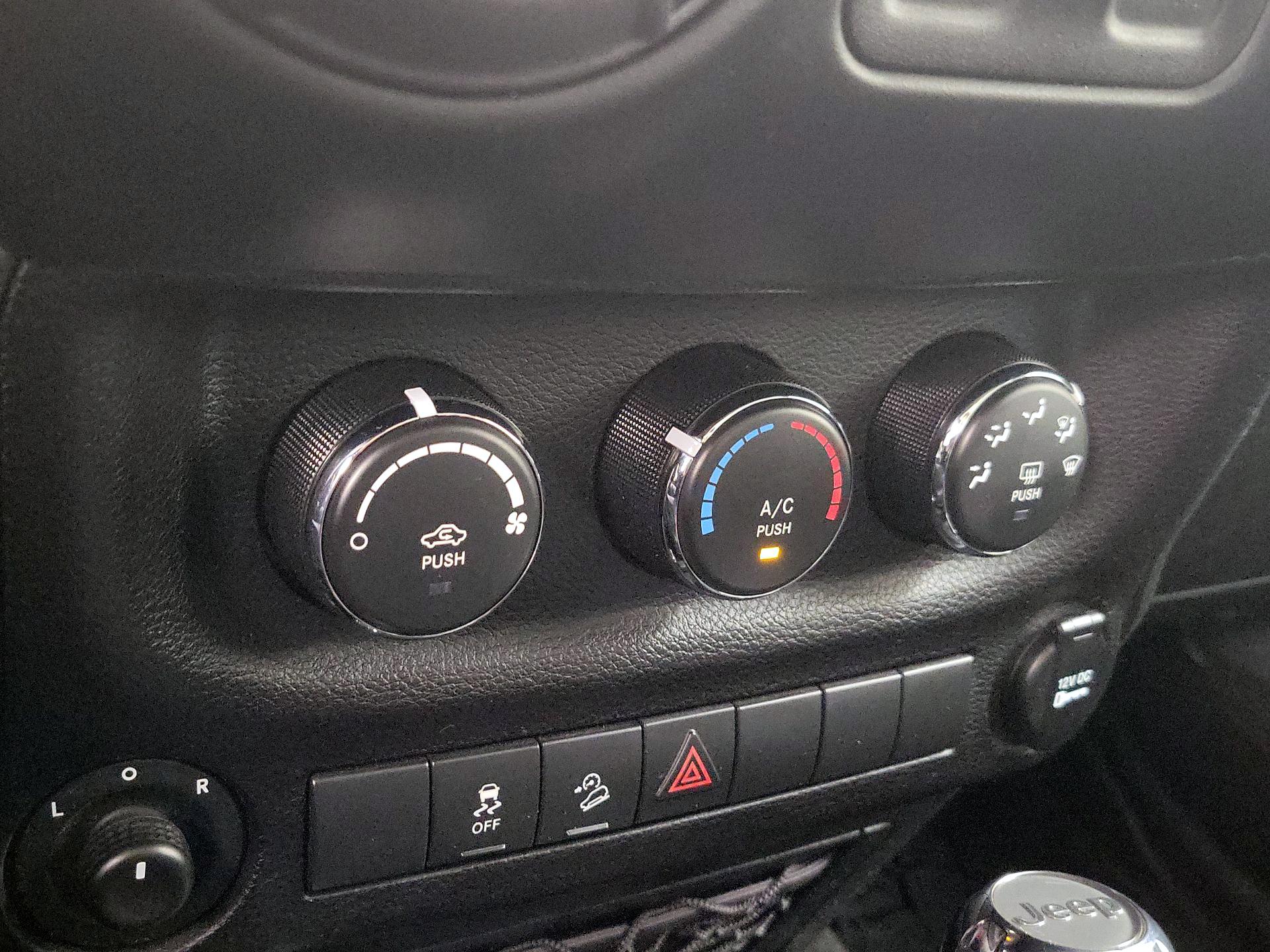 Thumbnail: 2018 Jeep Wrangler - 14