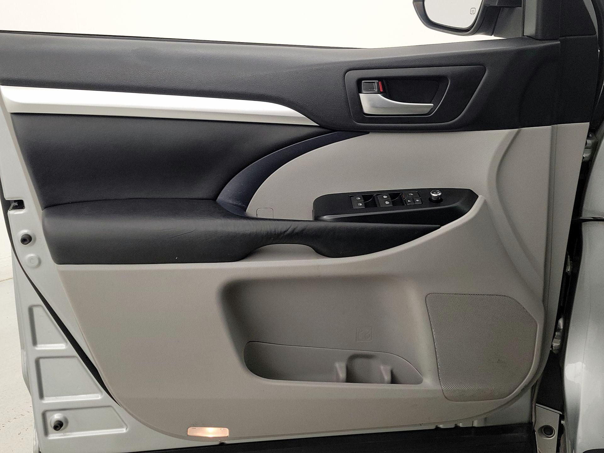 Thumbnail: 2018 Toyota Highlander - 12