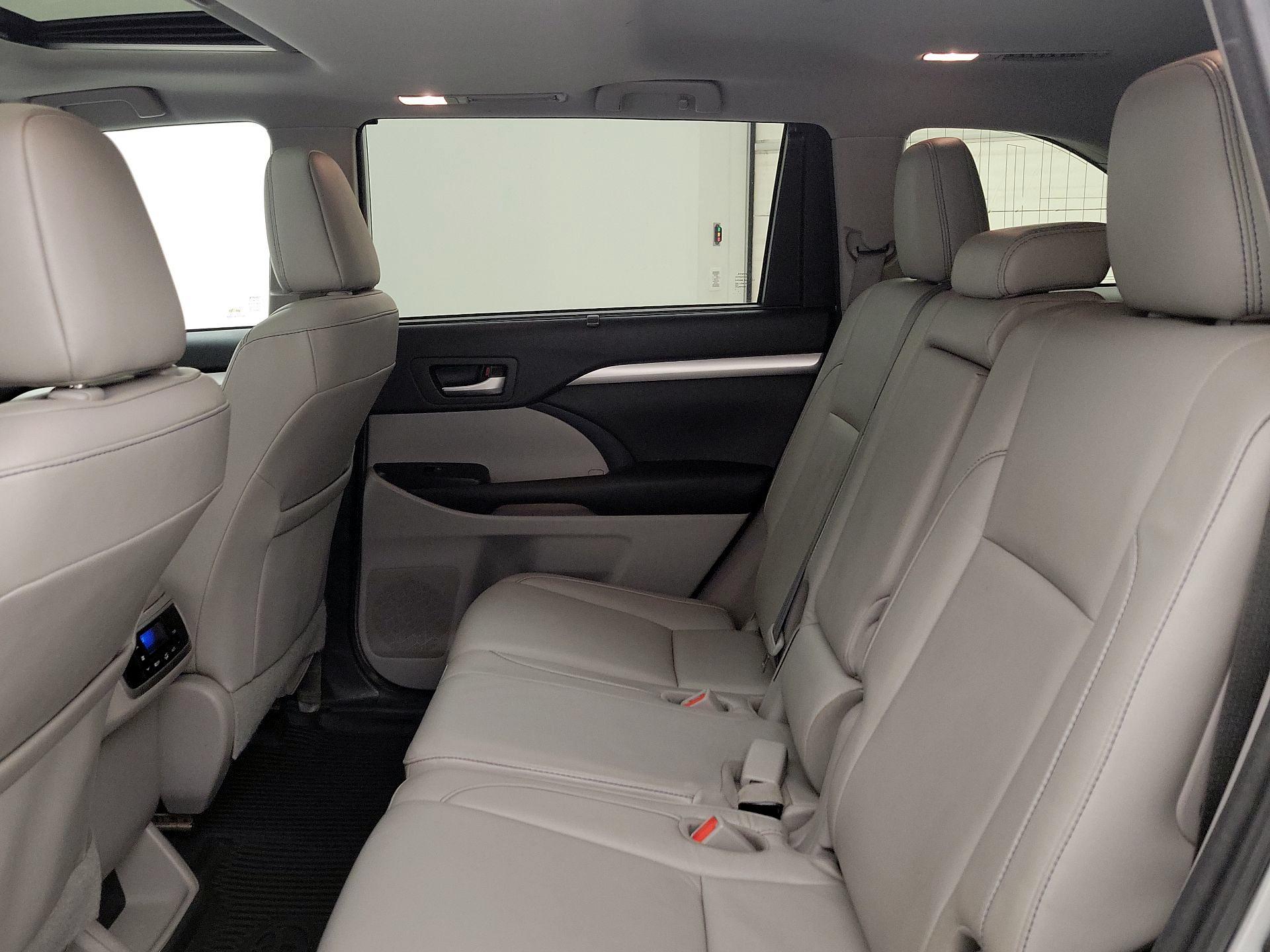 Thumbnail: 2018 Toyota Highlander - 20