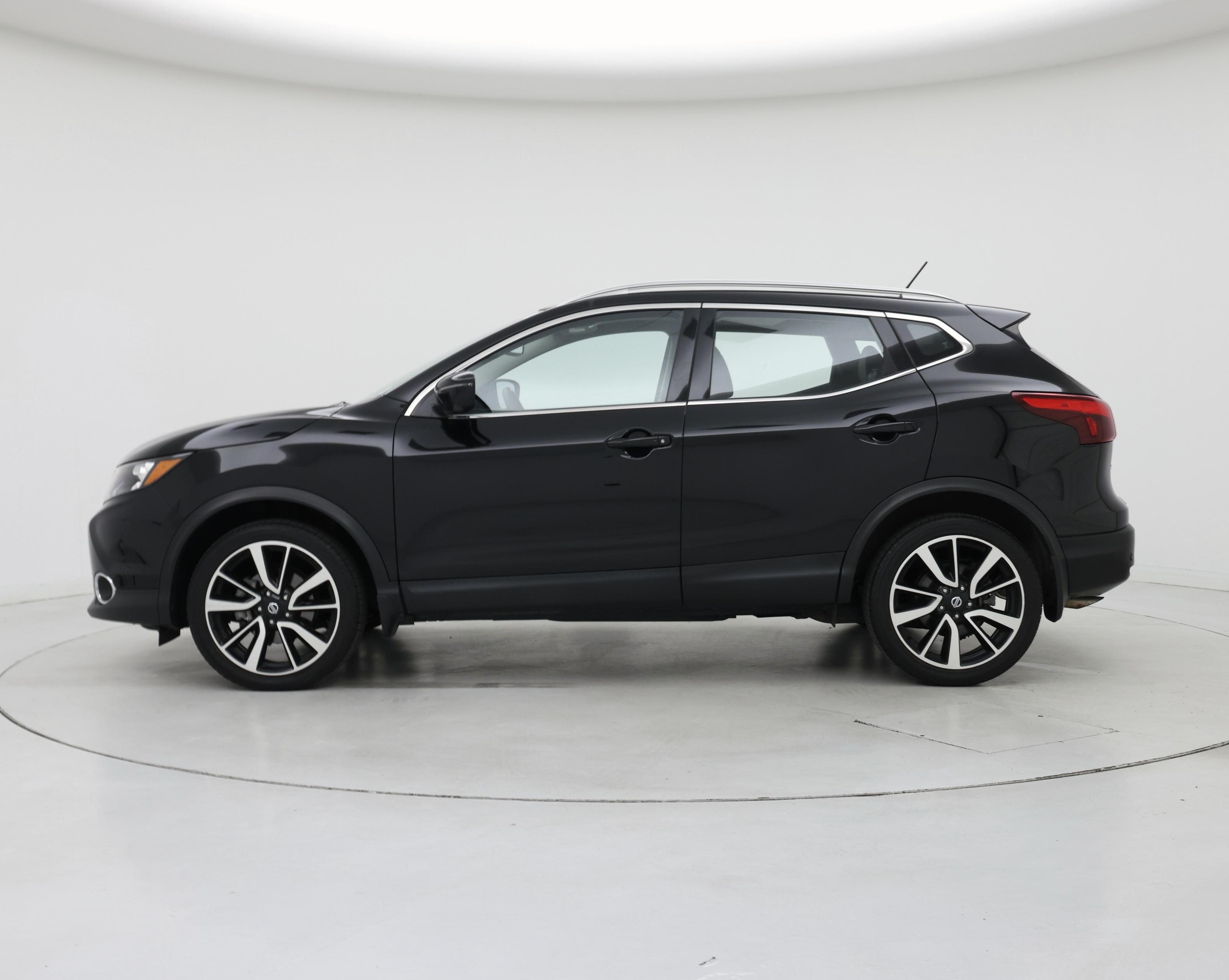 Thumbnail: 2019 Nissan Rogue Sport - 3