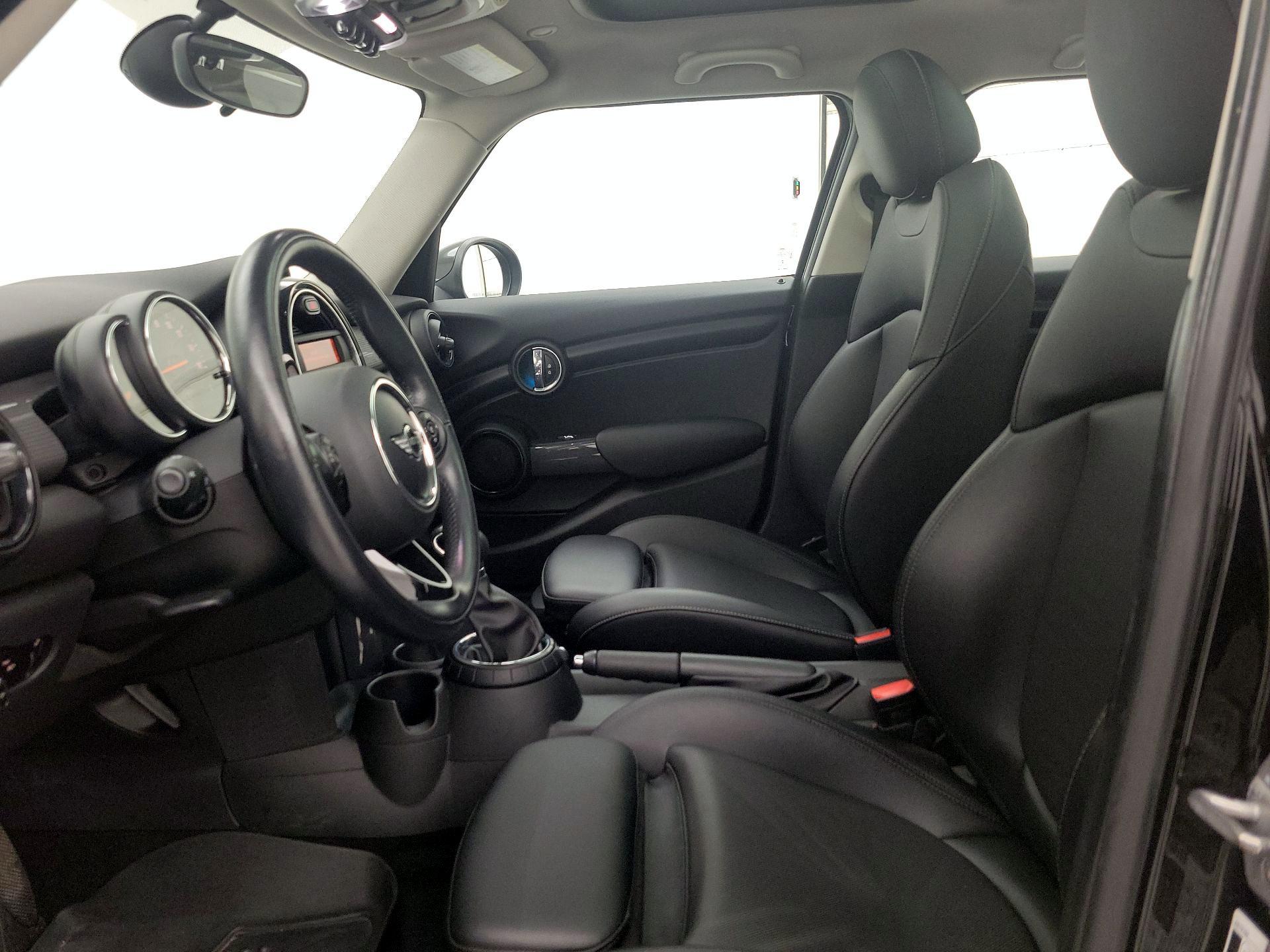 Thumbnail: 2016 MINI Cooper Hardtop - 11