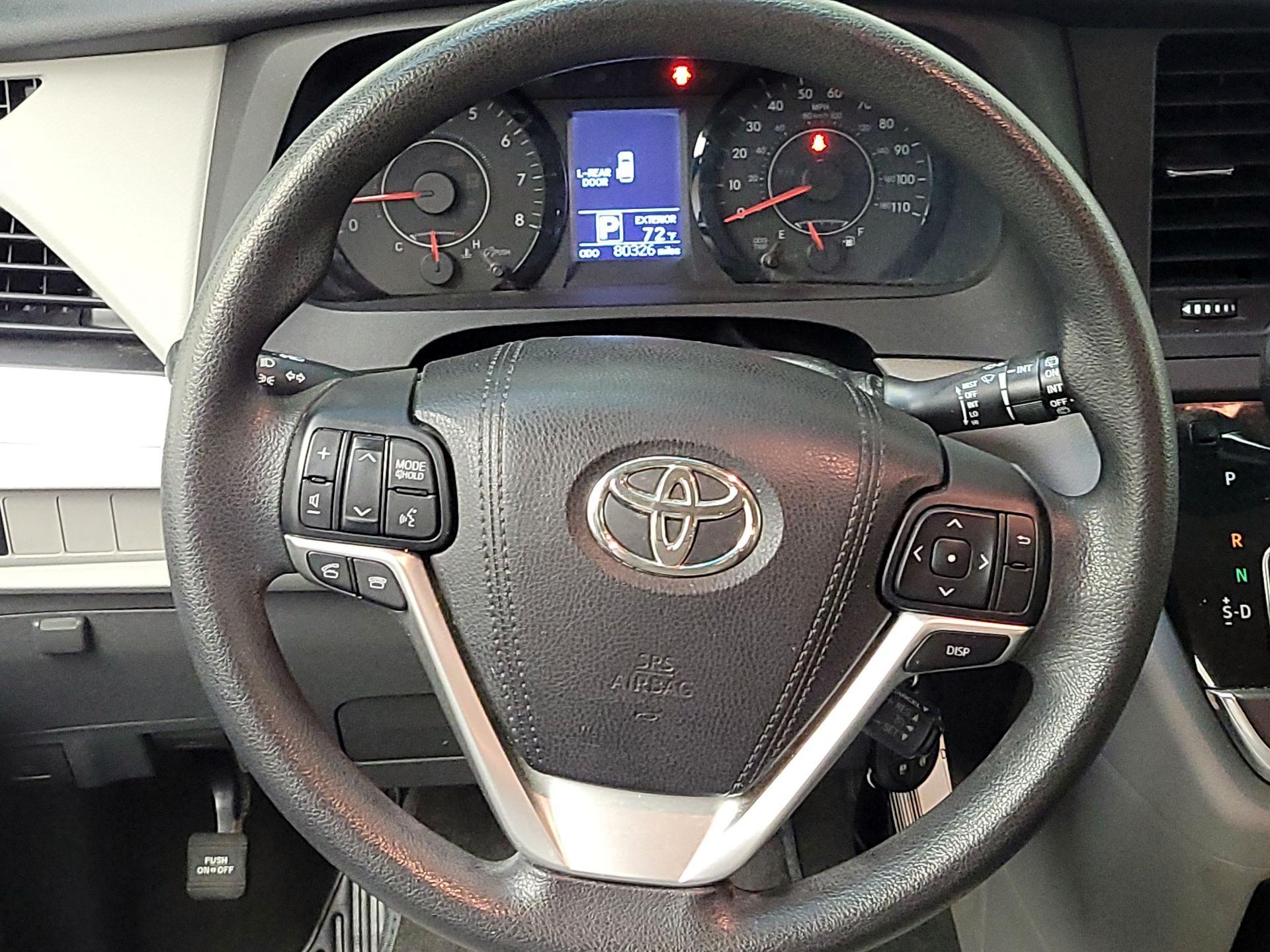 Thumbnail: 2015 Toyota Sienna - 10