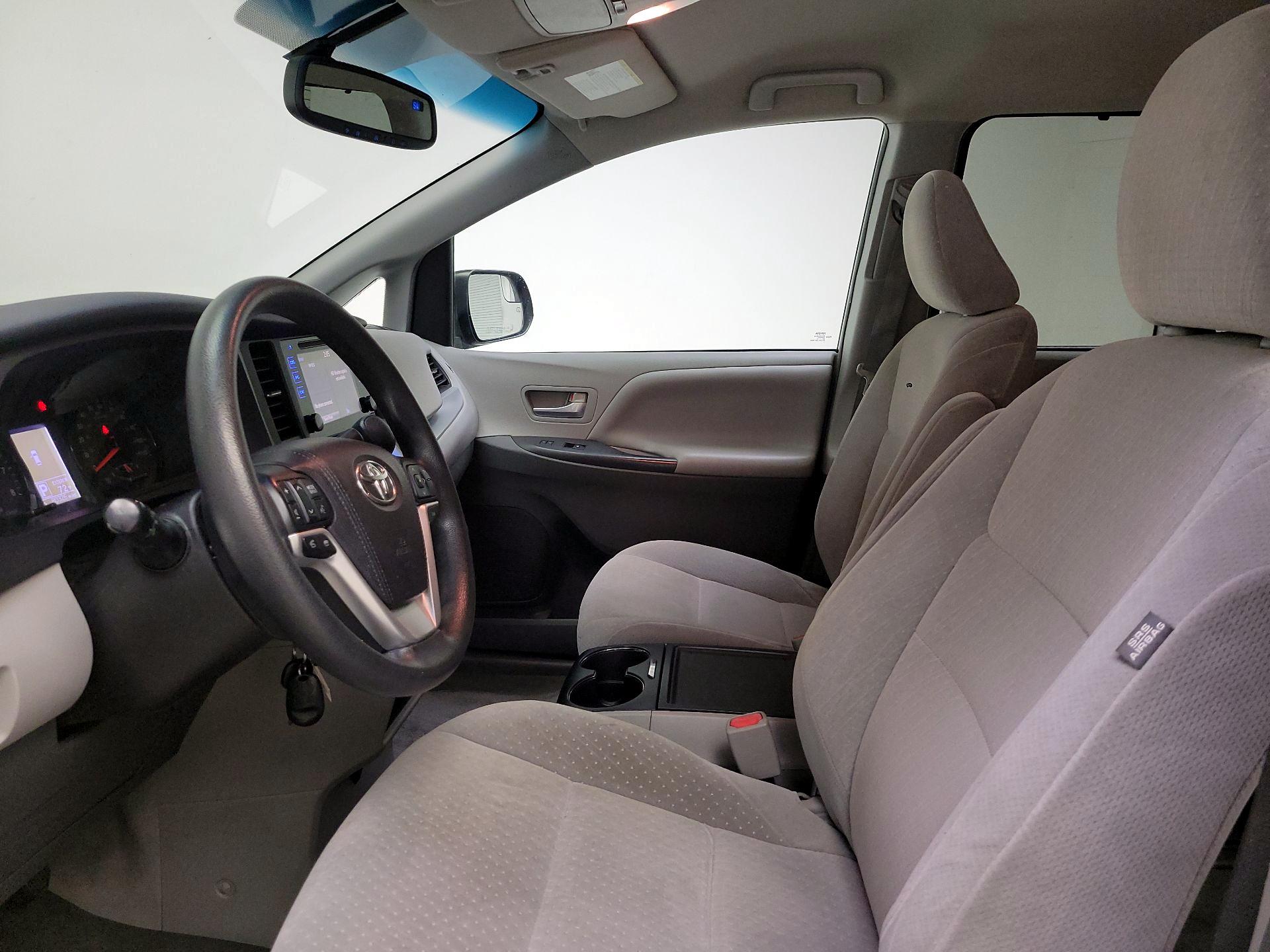 Thumbnail: 2015 Toyota Sienna - 11
