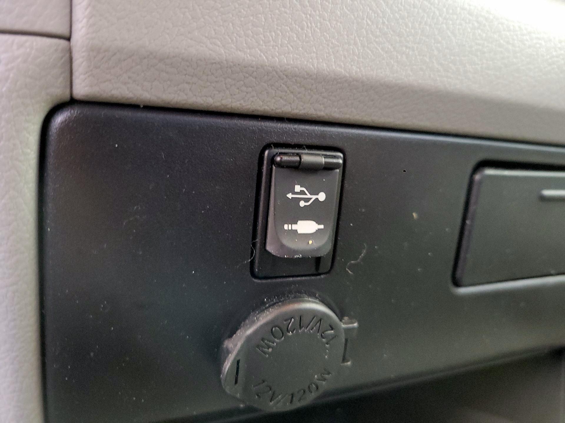 Thumbnail: 2015 Toyota Sienna - 18