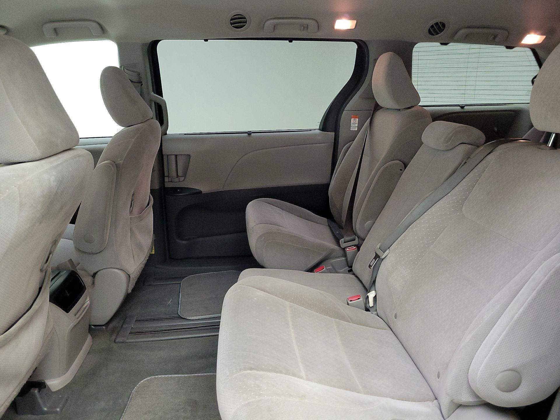 Thumbnail: 2015 Toyota Sienna - 19