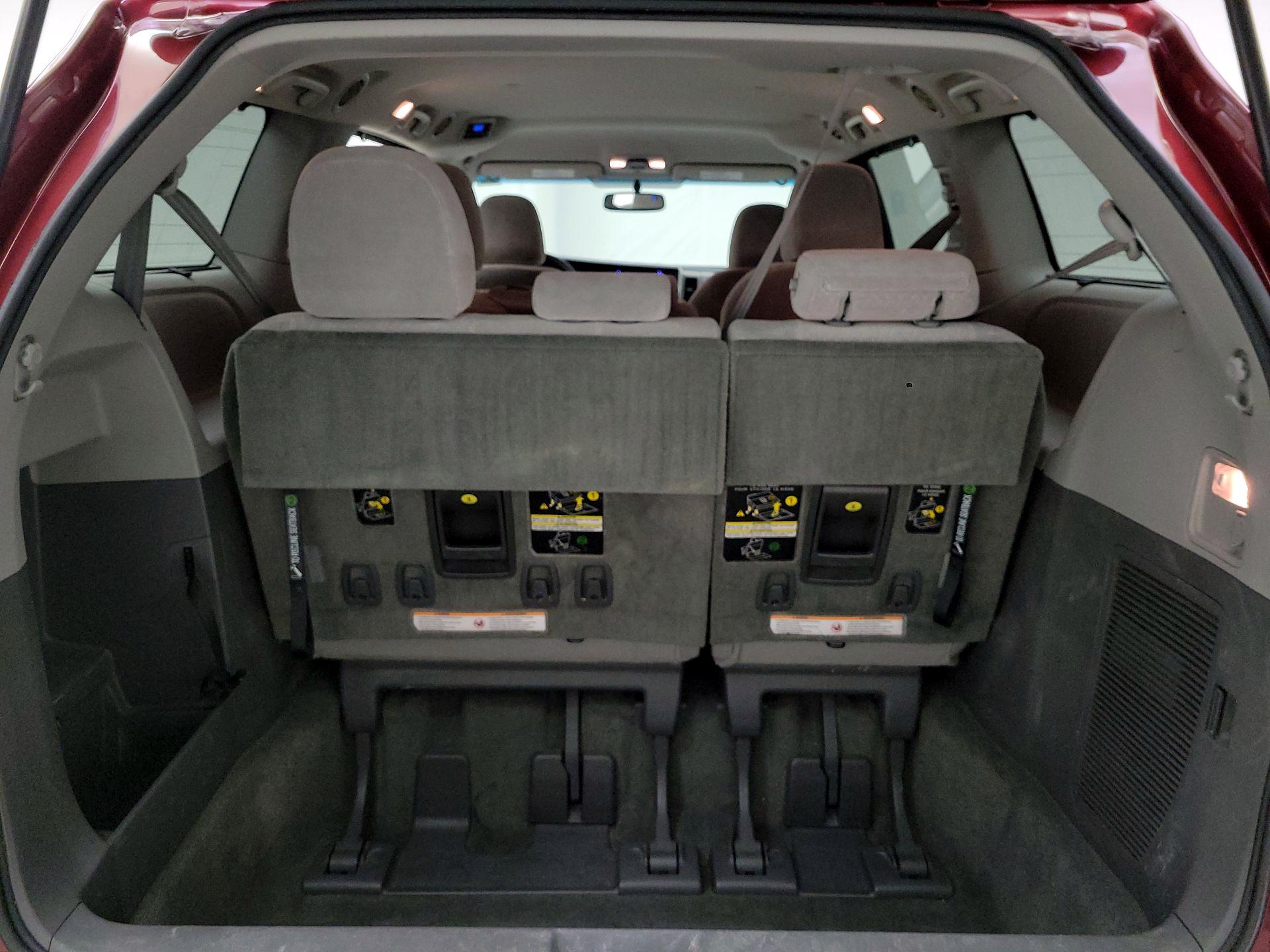 Thumbnail: 2015 Toyota Sienna - 20