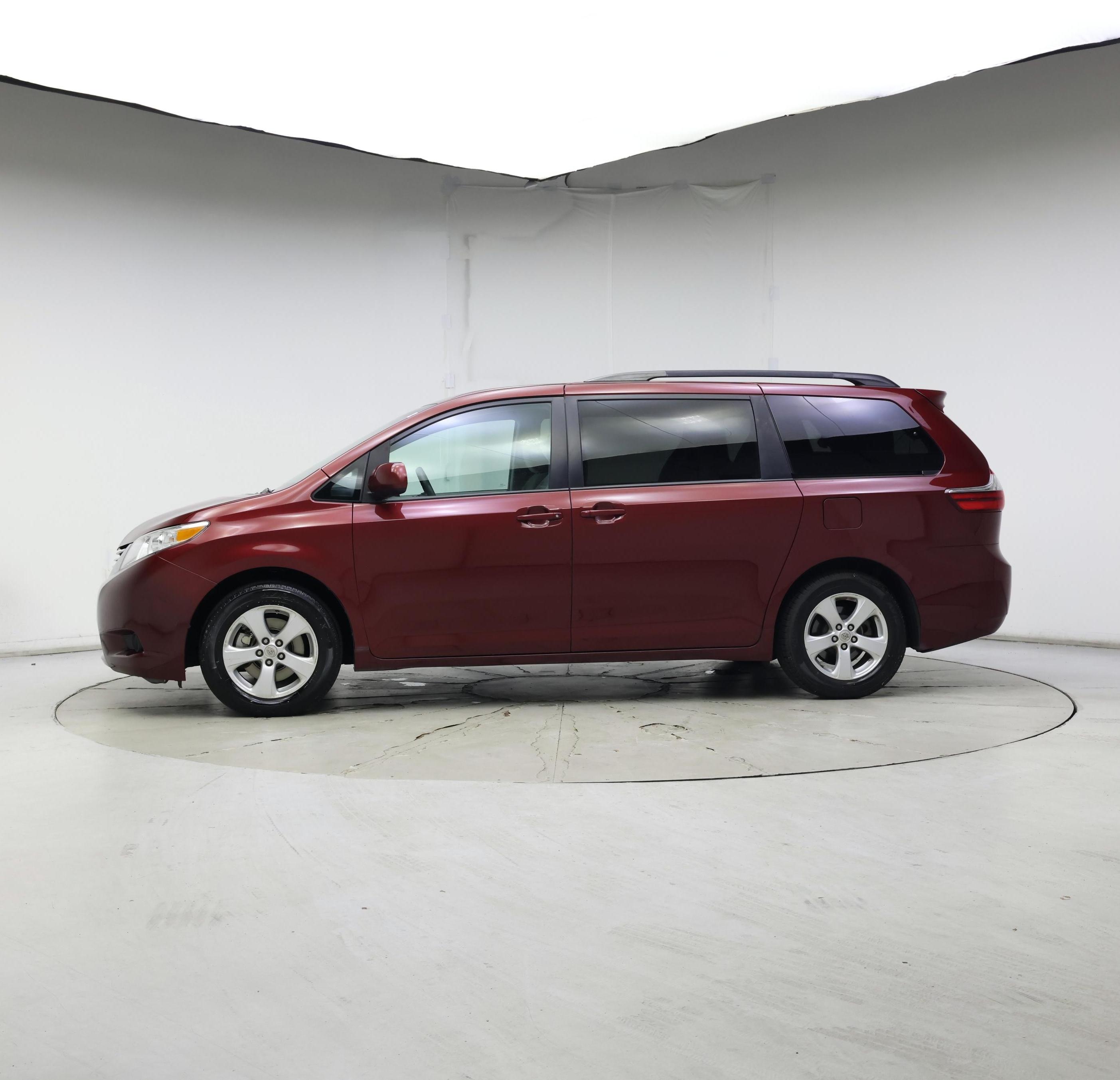 Thumbnail: 2015 Toyota Sienna - 3