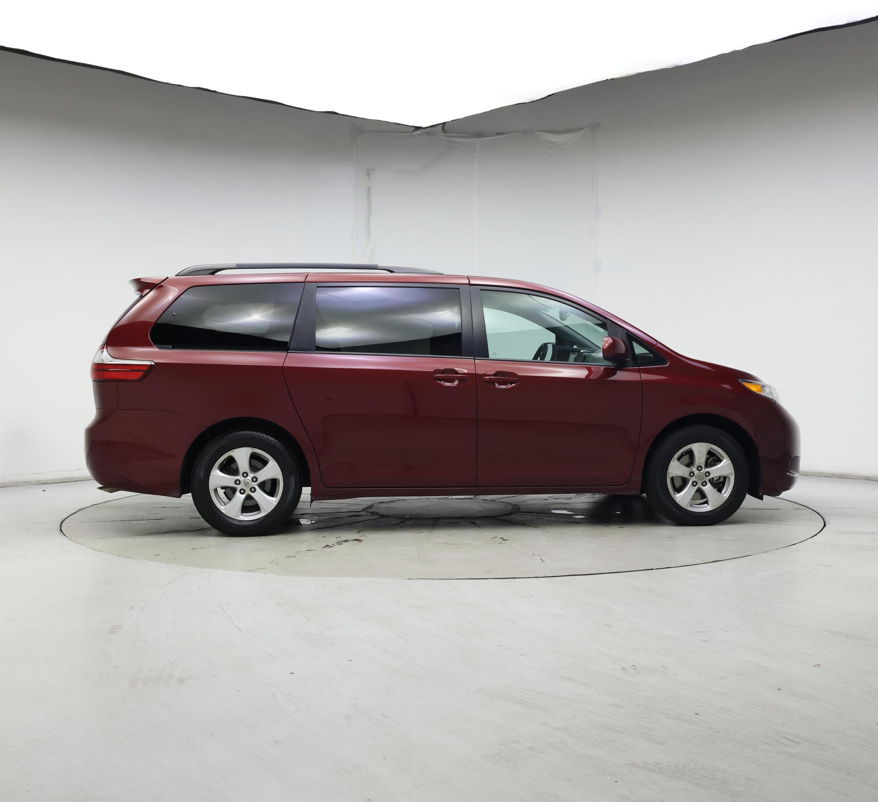 Thumbnail: 2015 Toyota Sienna - 7