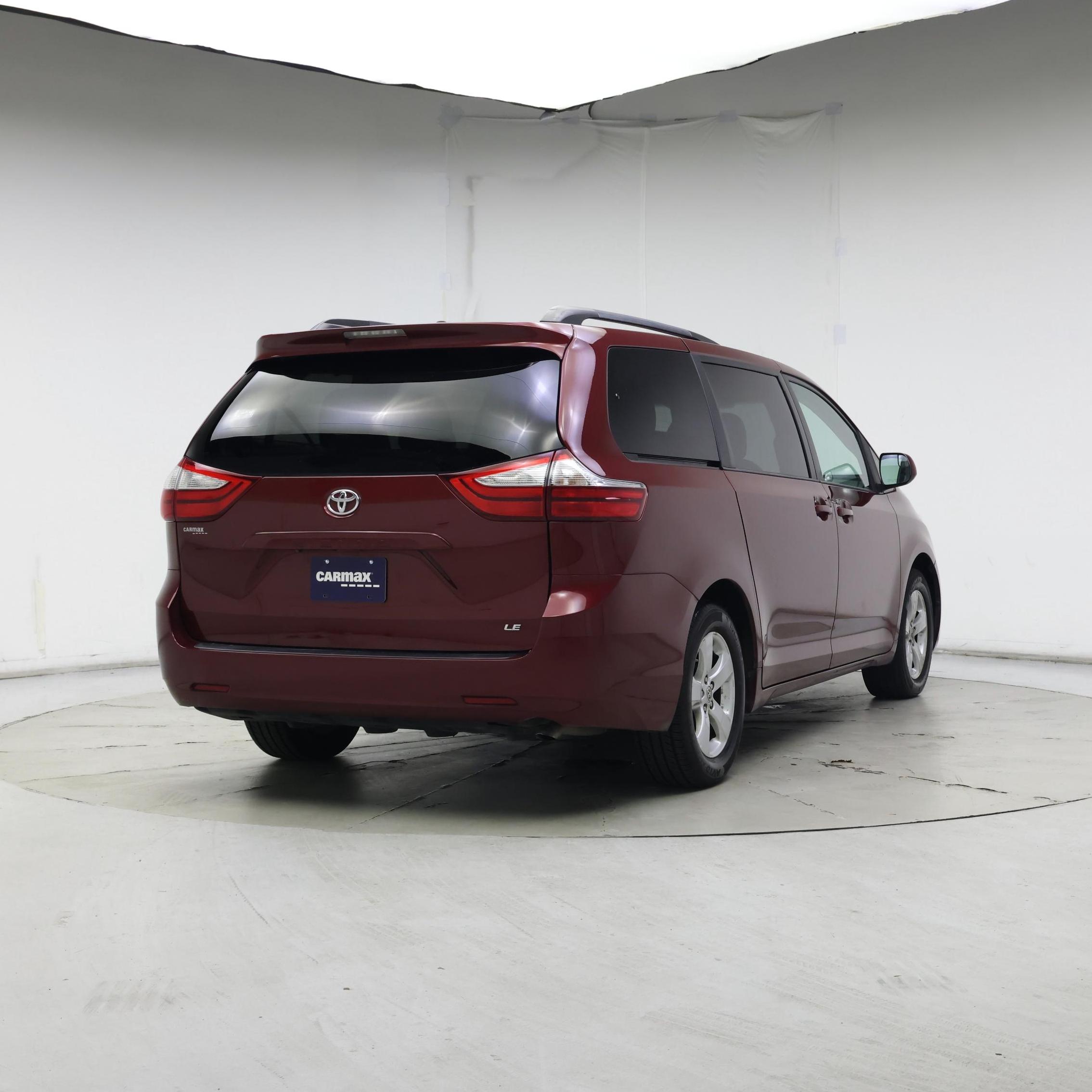 Thumbnail: 2015 Toyota Sienna - 8