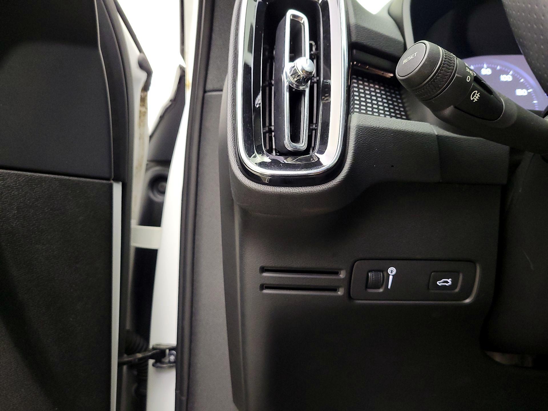 Thumbnail: 2020 Volvo XC40 - 13